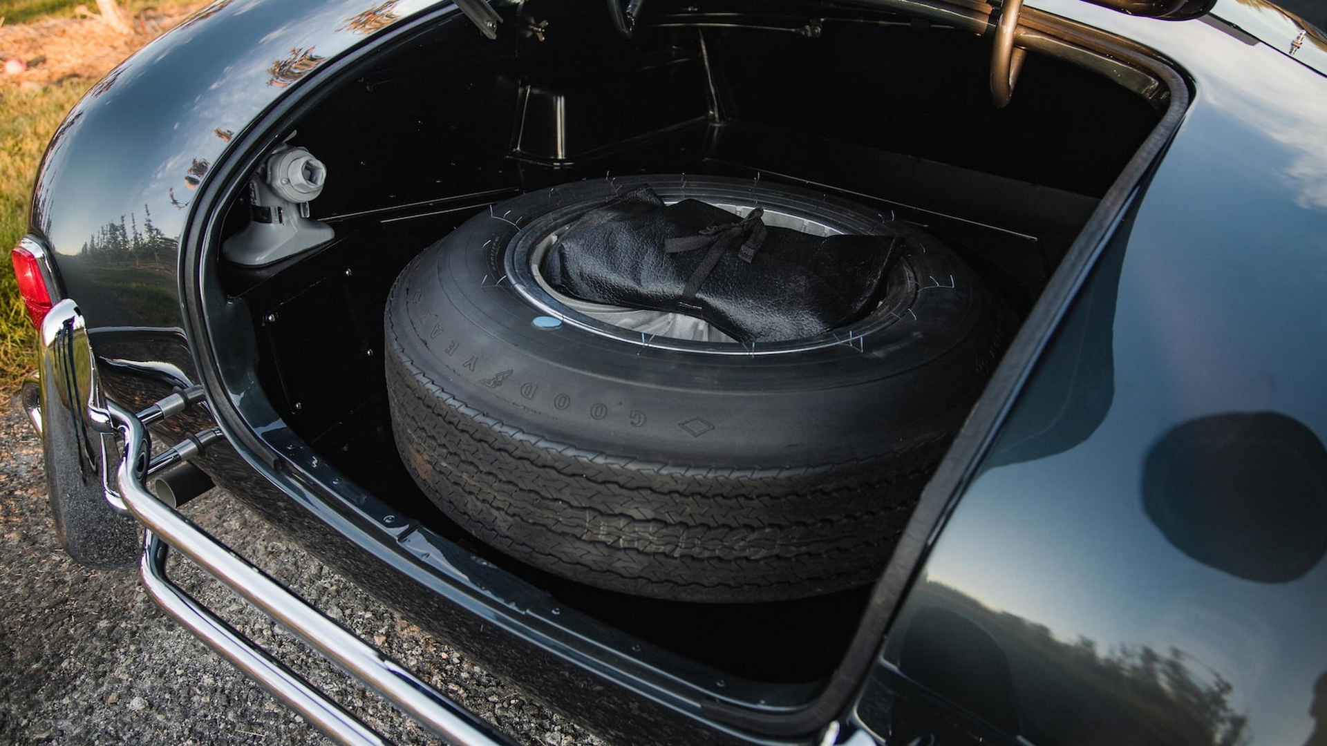 Carroll Shelby’s Personal 427 Cobra Is Bound To Start A Bidding War