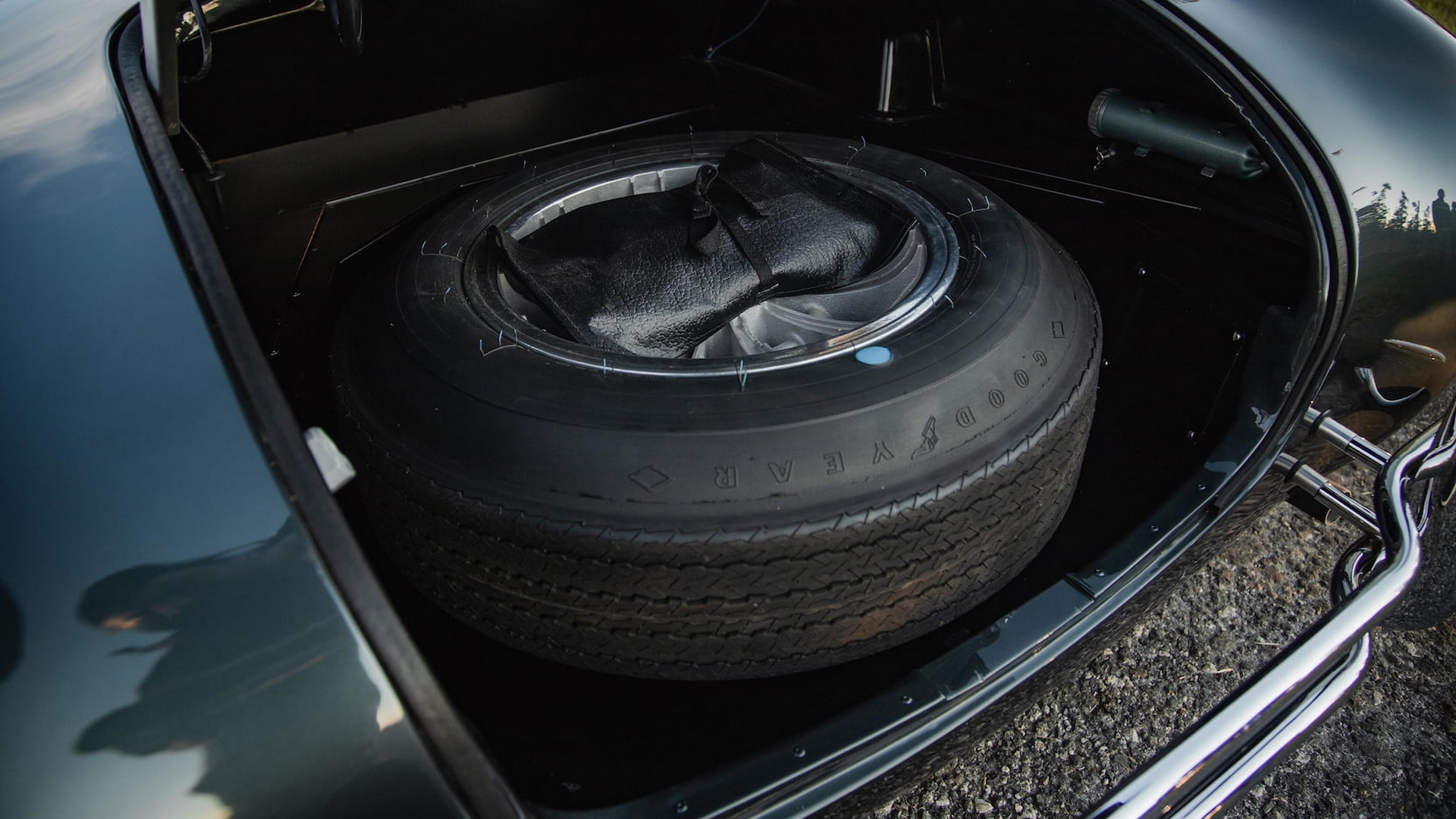 Carroll Shelby’s Personal 427 Cobra Is Bound To Start A Bidding War