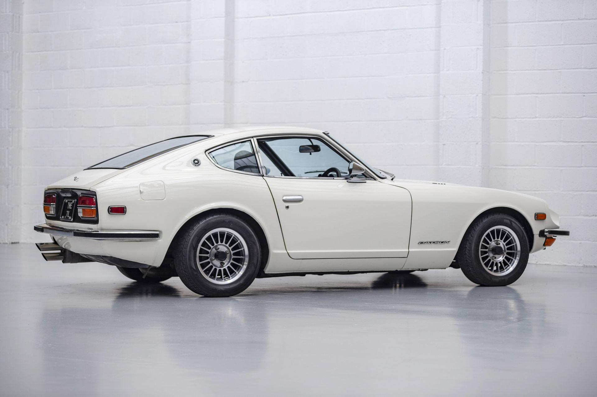 1972 Datsun 240Z With Skyline R33 GT-R Engine Sells For $57,000