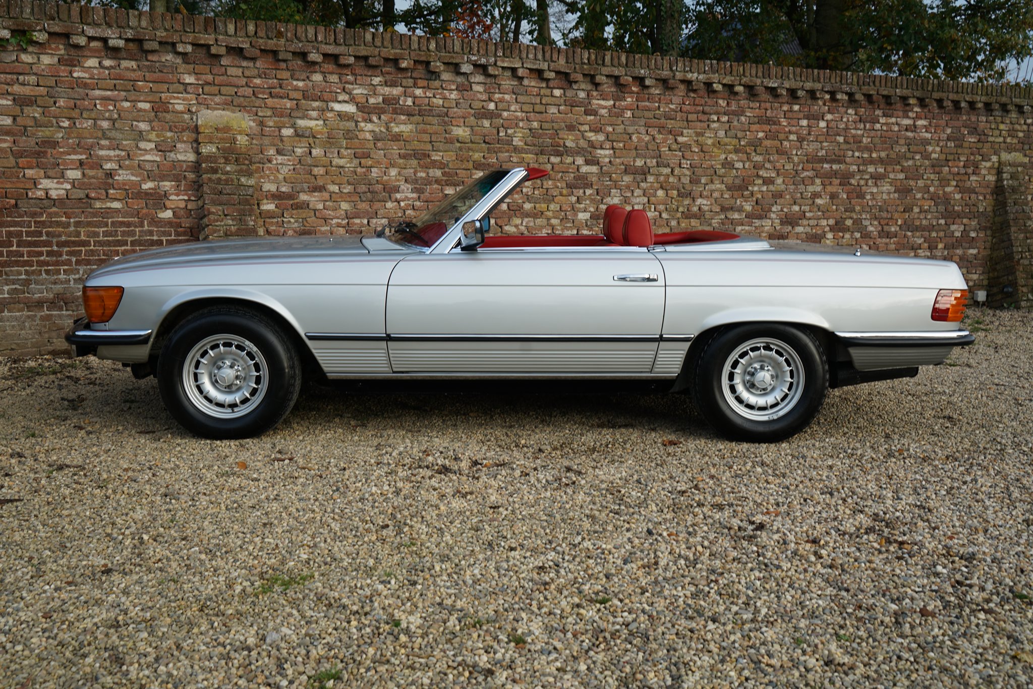Barely Used R107 Mercedes-Benz 450SL Has Clocked Just 11k Miles Since 1979