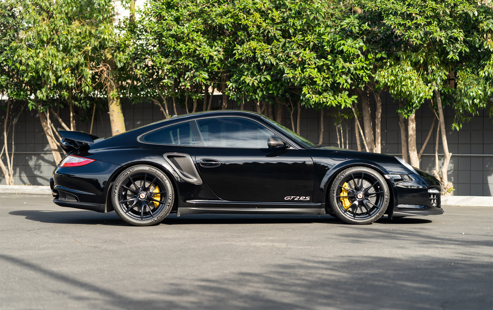 2011 Porsche 911 GT2 RS Demands Your Respect – Or Else…