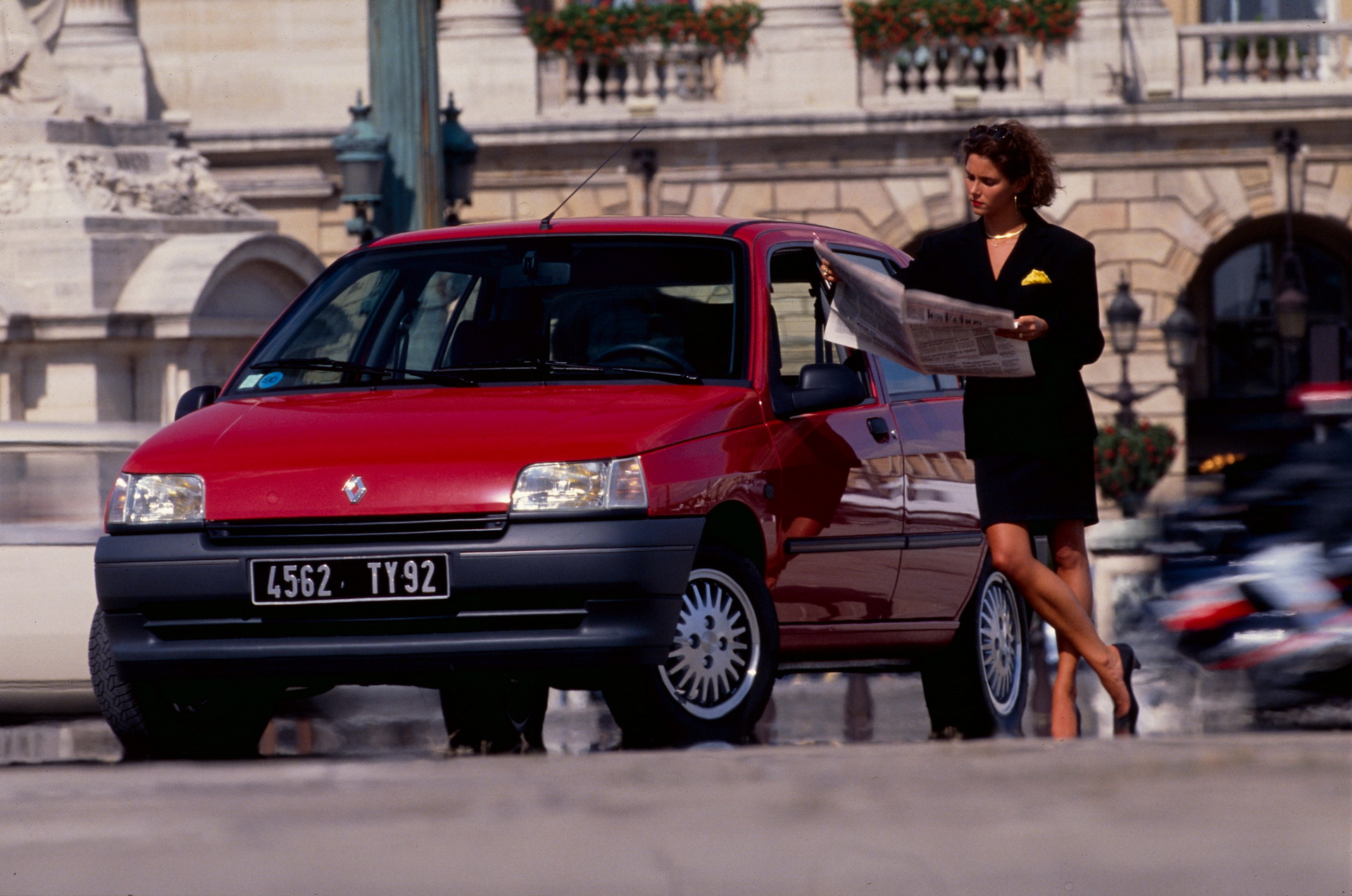 dubbele Schaap arm The Renault Clio Story: 30 Years Of The Popular French Supermini | Carscoops