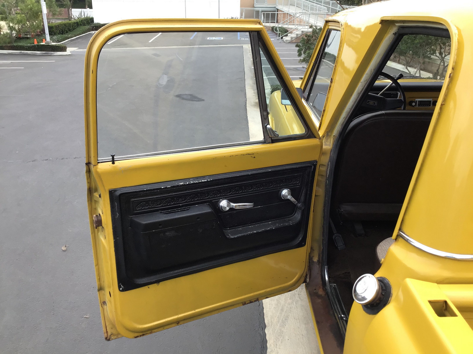 Something About This ’72 Chevy C20 Crew Cab Conversion Seems Off, Doesn’t It