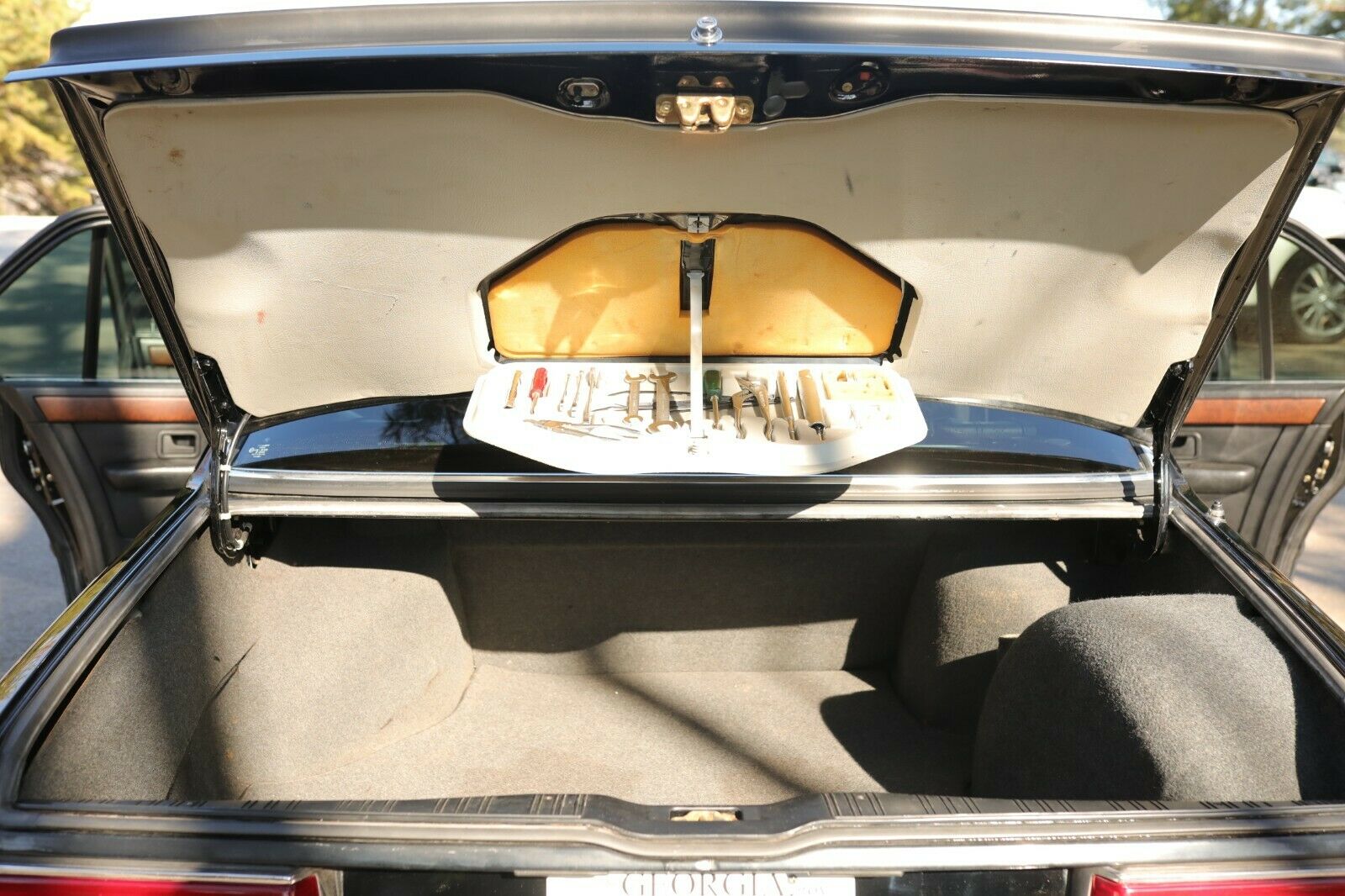 Let This Tastefully Modded ’84 Shark-Nosed 745i Remind You Why We Loved BMWs