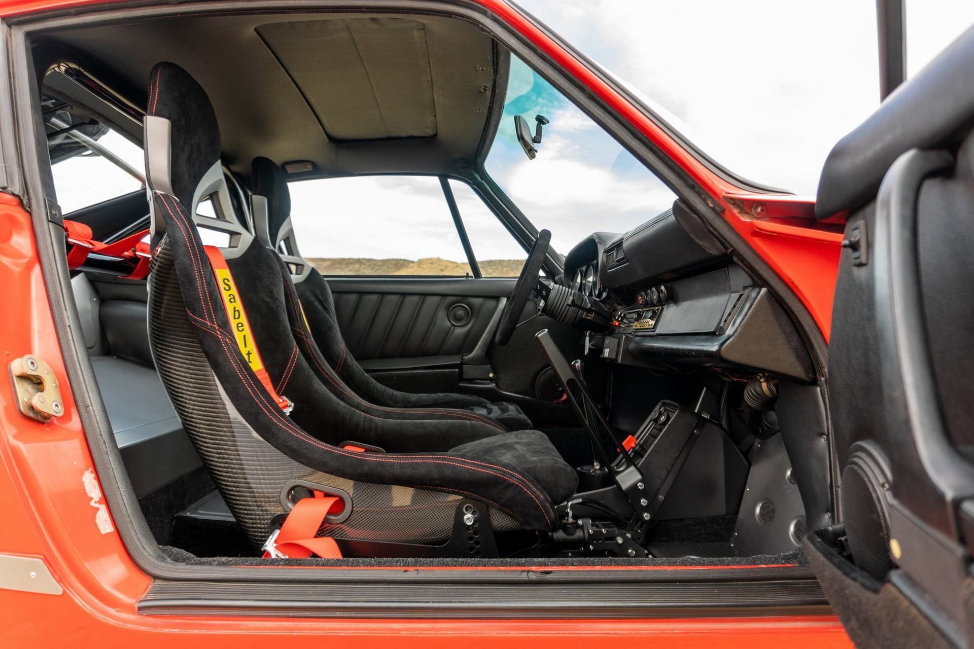 Live Out Your Safari Dreams With This Rally-Spec 1985 Porsche 911