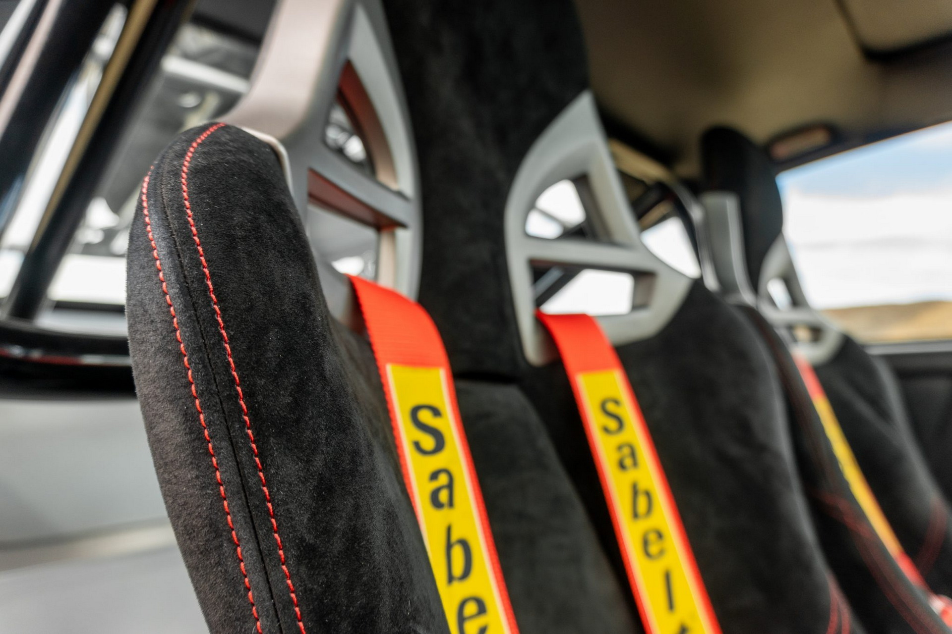 Live Out Your Safari Dreams With This Rally-Spec 1985 Porsche 911