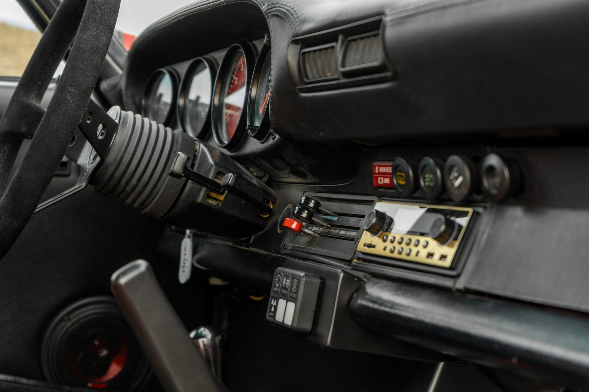 Live Out Your Safari Dreams With This Rally-Spec 1985 Porsche 911