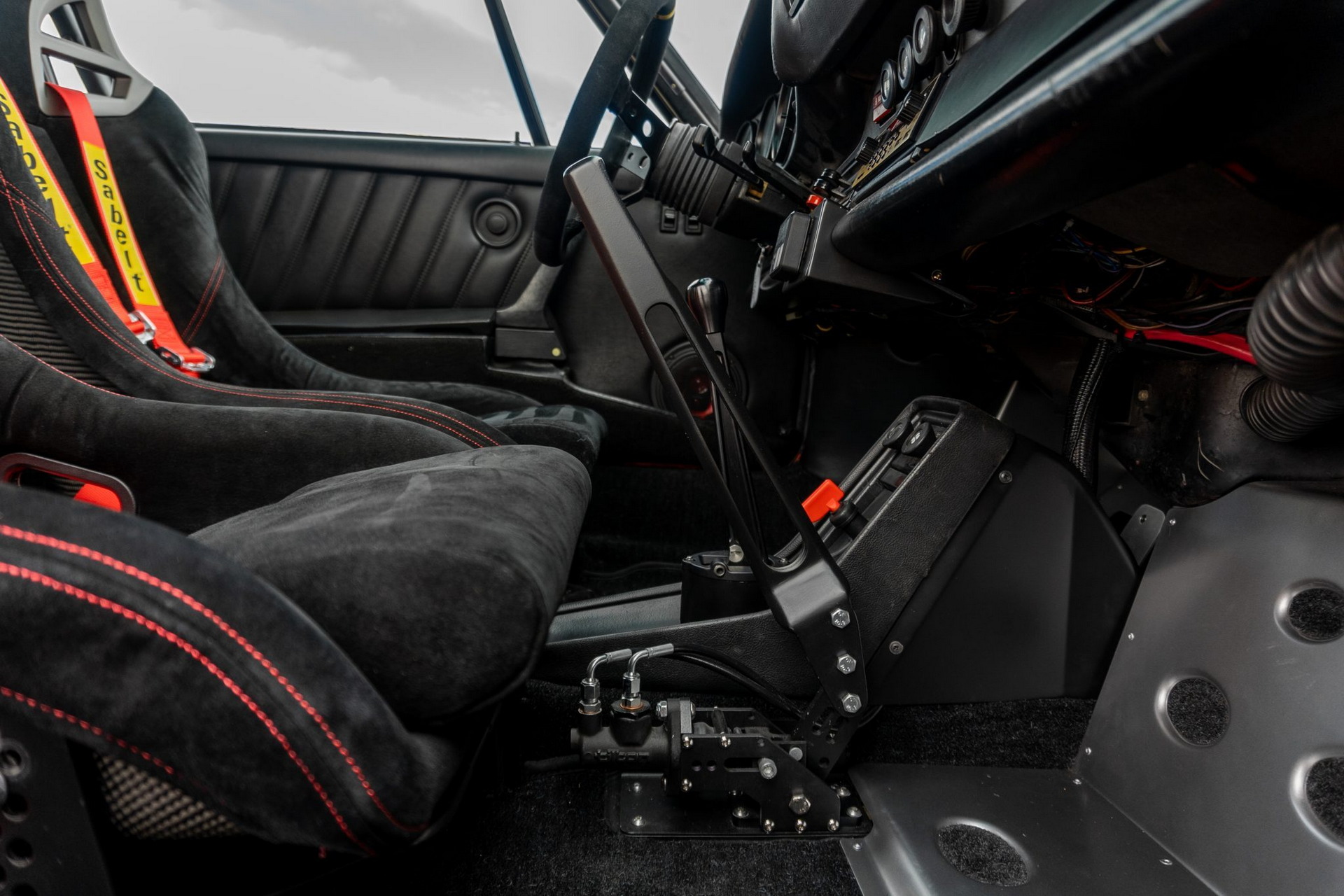 Live Out Your Safari Dreams With This Rally-Spec 1985 Porsche 911