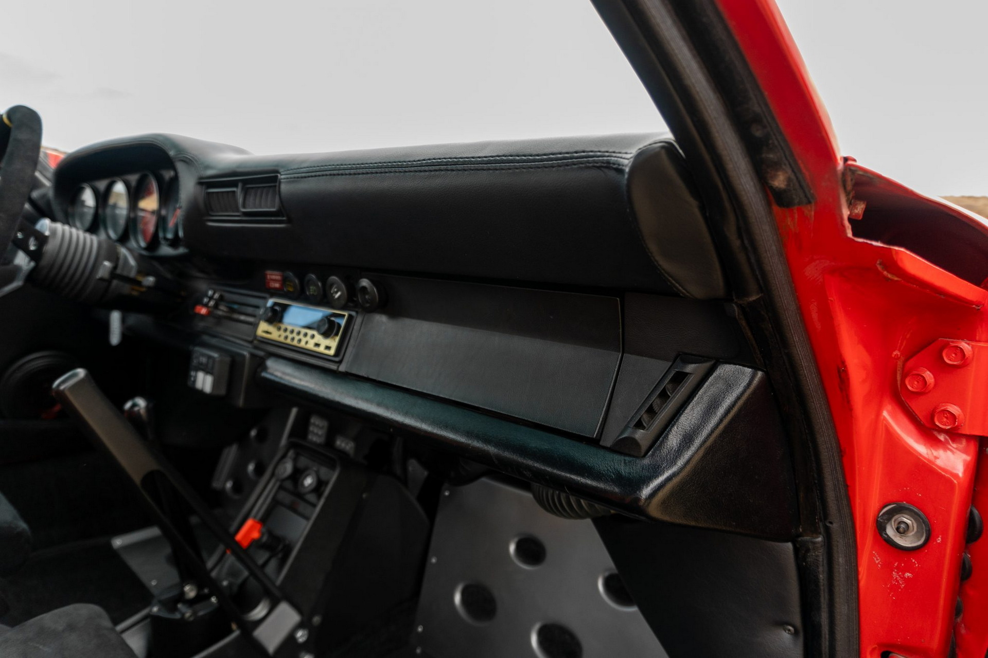 Live Out Your Safari Dreams With This Rally-Spec 1985 Porsche 911