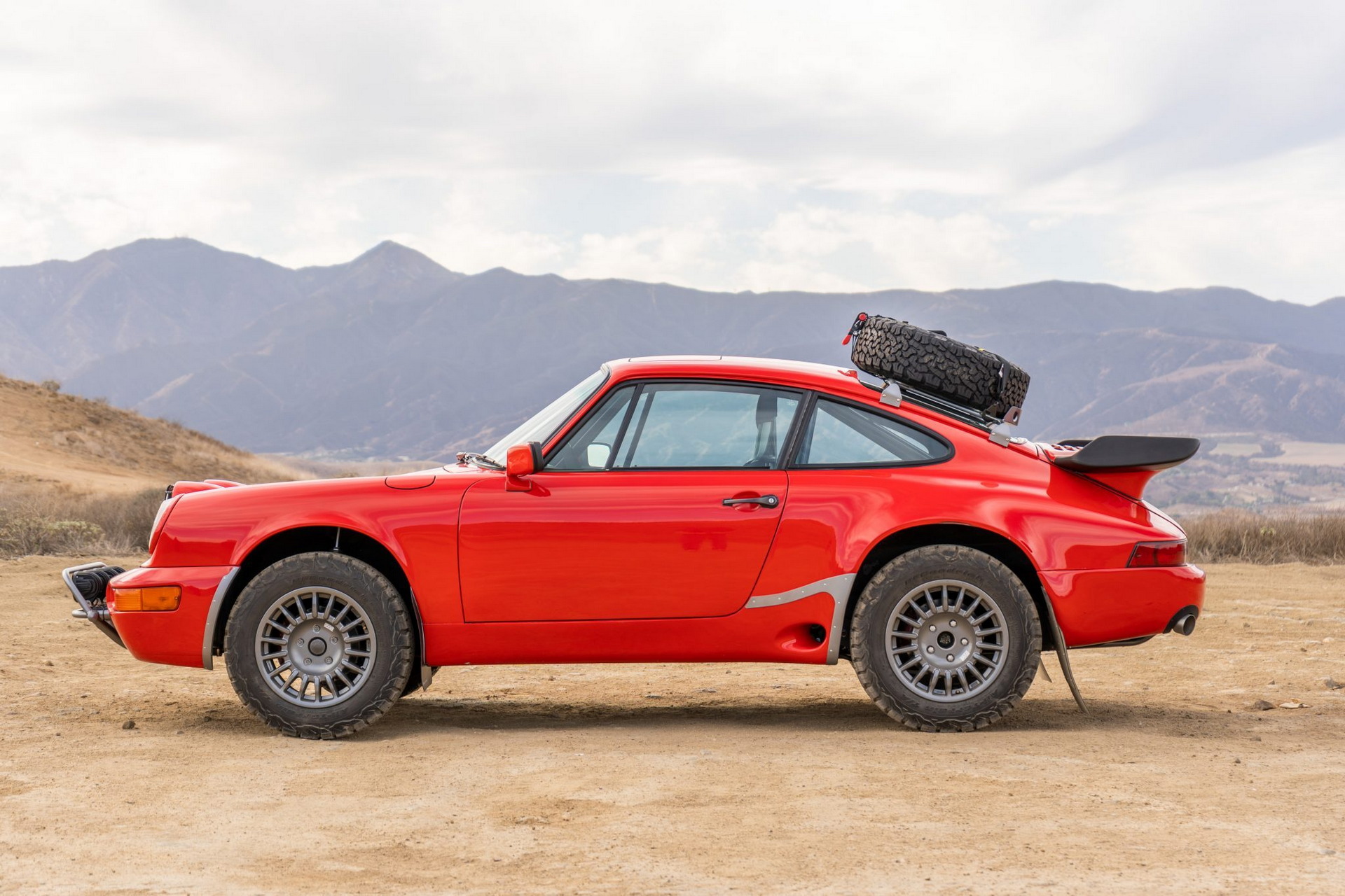 Live Out Your Safari Dreams With This Rally-Spec 1985 Porsche 911