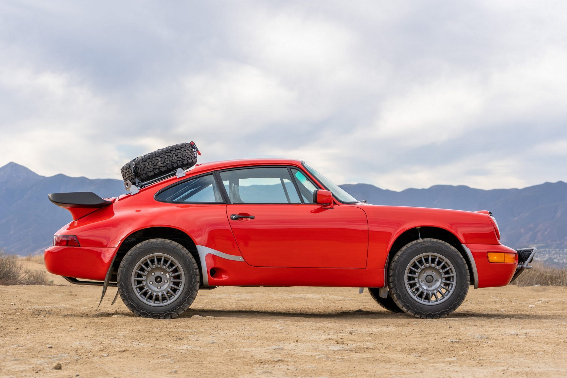 Live Out Your Safari Dreams With This Rally-Spec 1985 Porsche 911