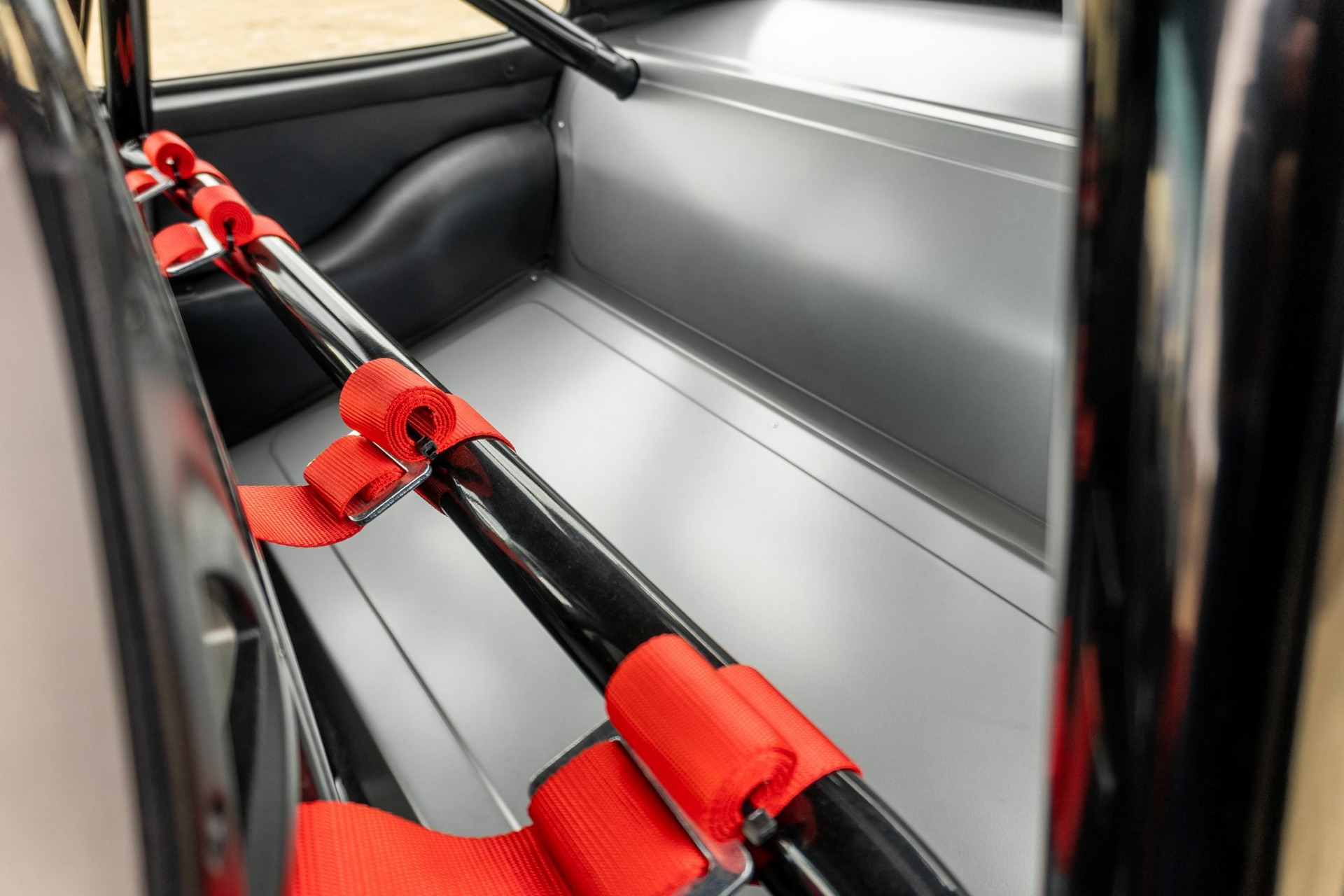 Live Out Your Safari Dreams With This Rally-Spec 1985 Porsche 911