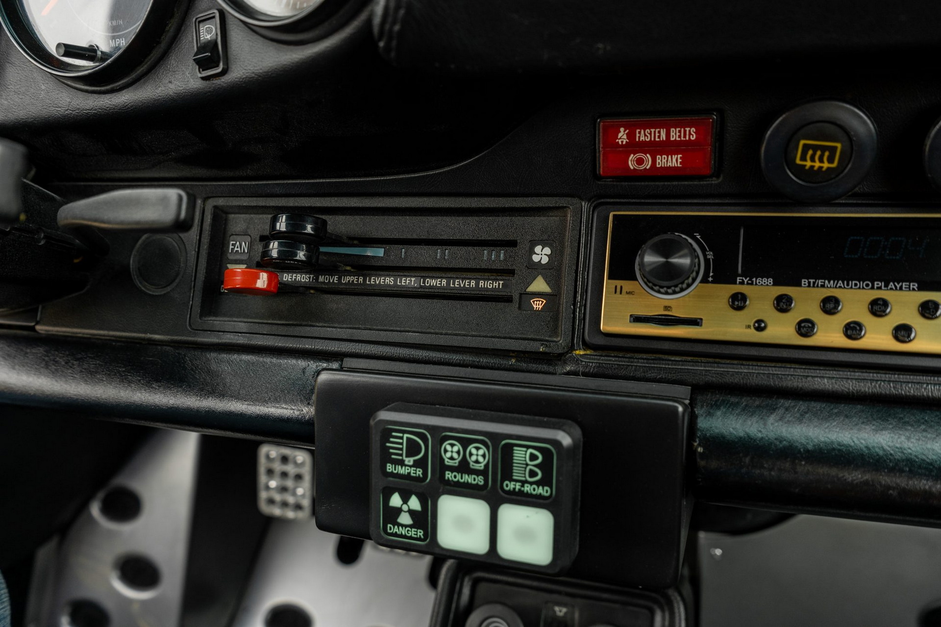 Live Out Your Safari Dreams With This Rally-Spec 1985 Porsche 911