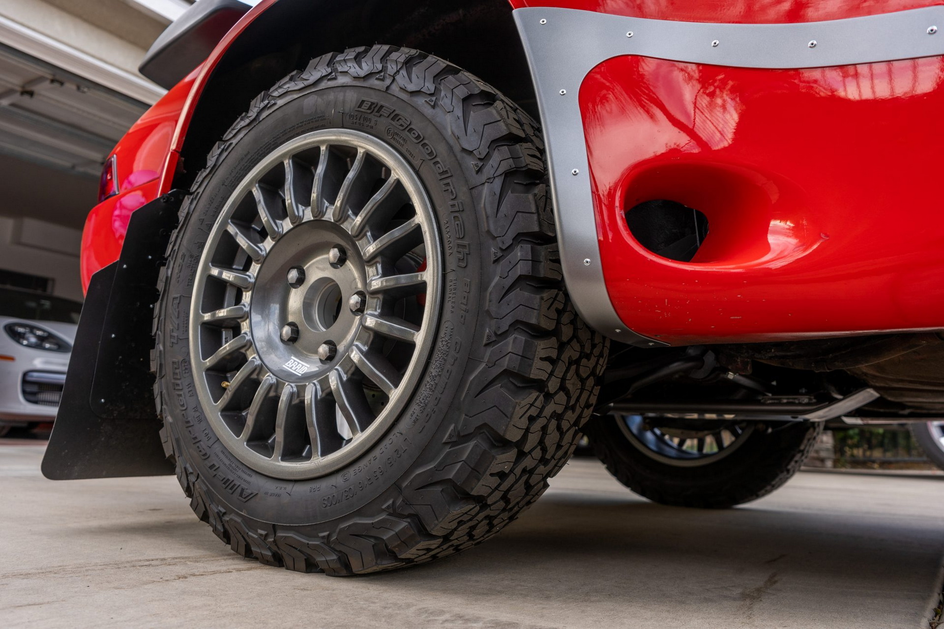 Live Out Your Safari Dreams With This Rally-Spec 1985 Porsche 911