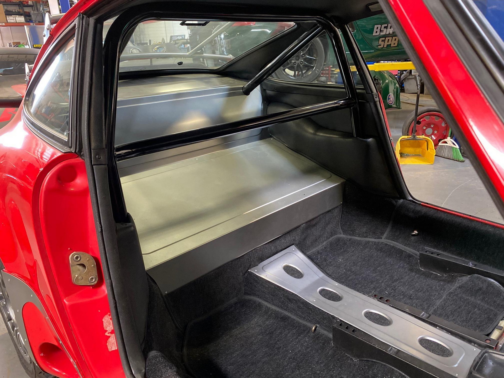 Live Out Your Safari Dreams With This Rally-Spec 1985 Porsche 911