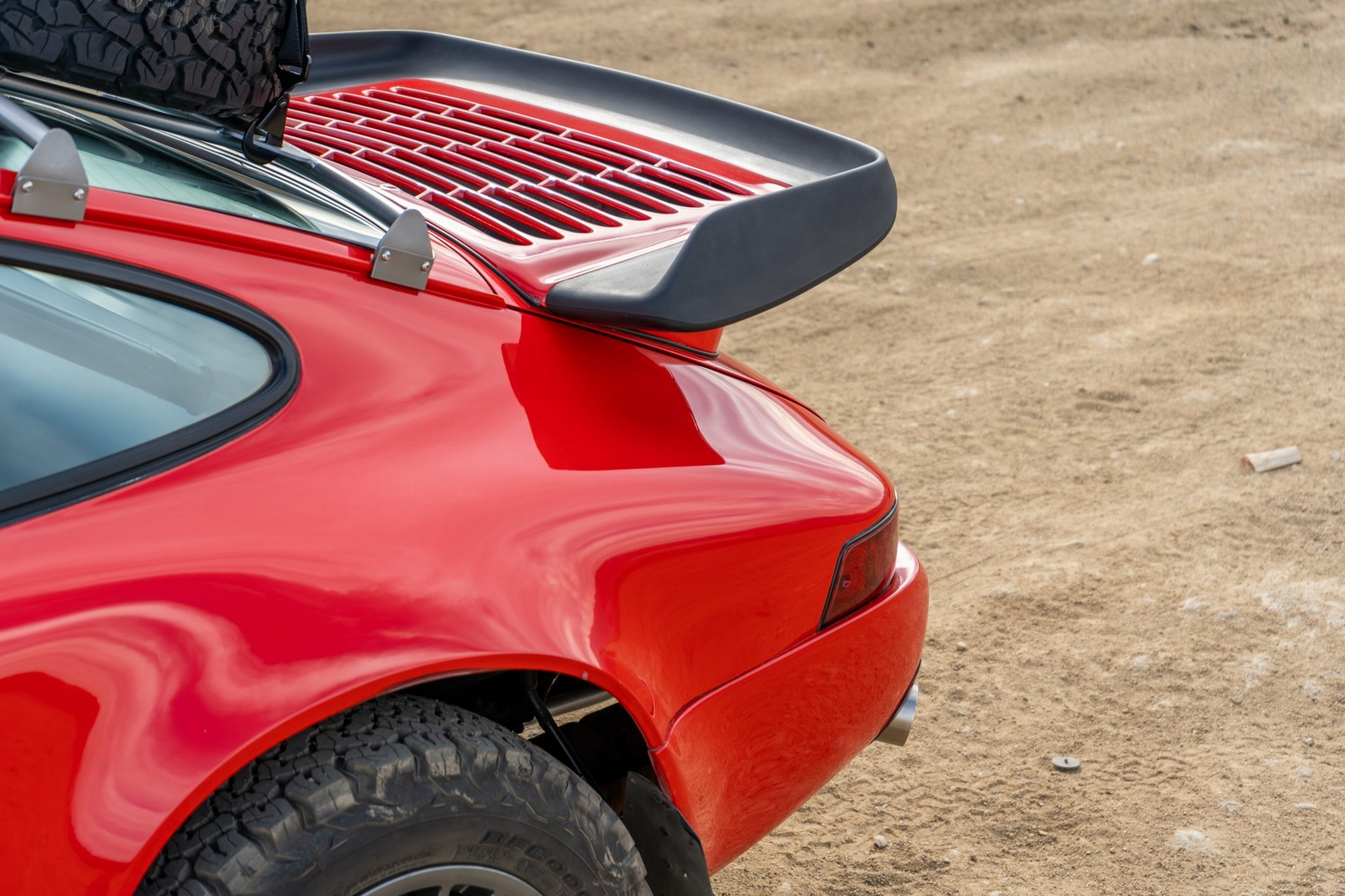 Live Out Your Safari Dreams With This Rally-Spec 1985 Porsche 911