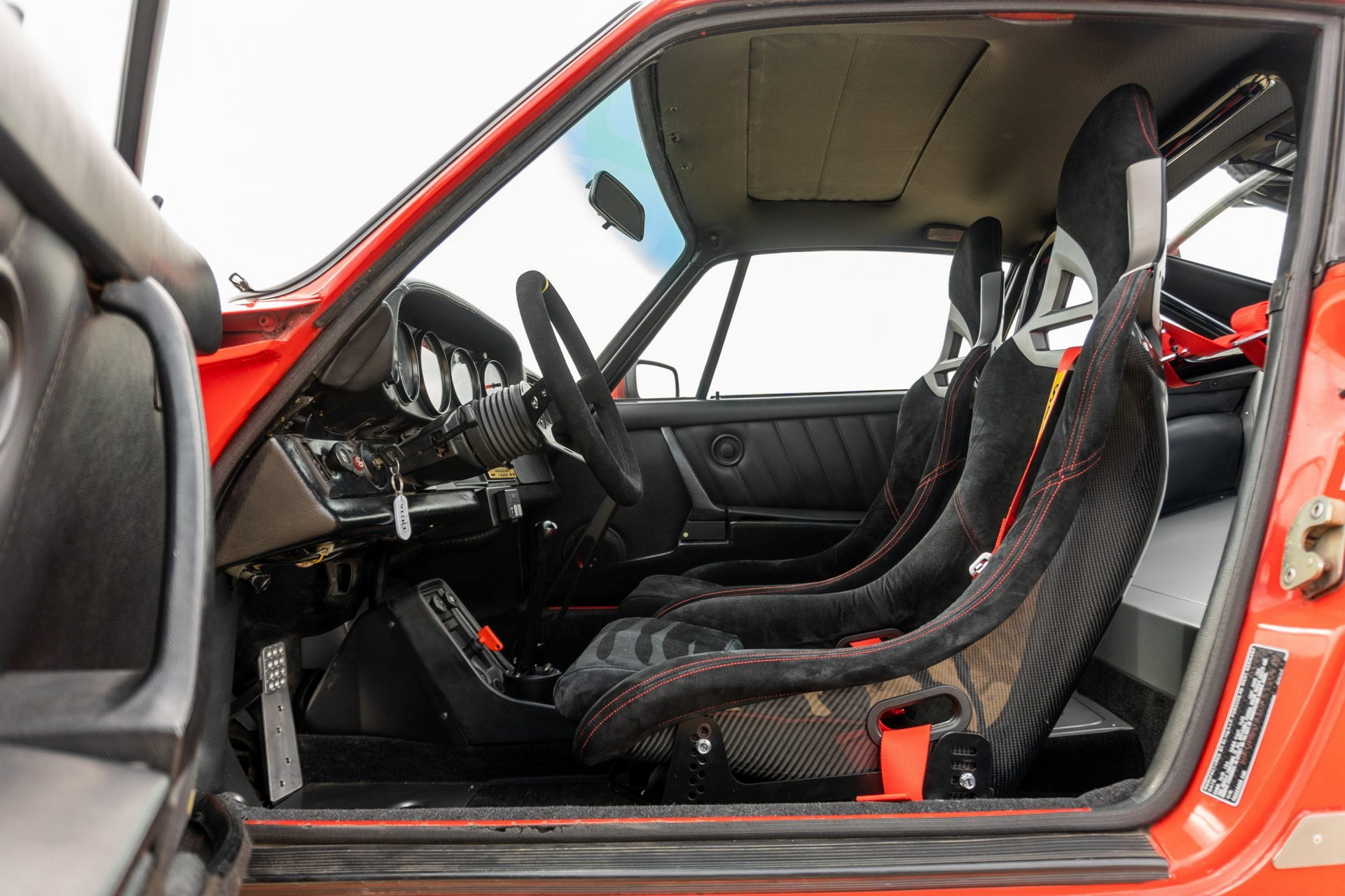 Live Out Your Safari Dreams With This Rally-Spec 1985 Porsche 911