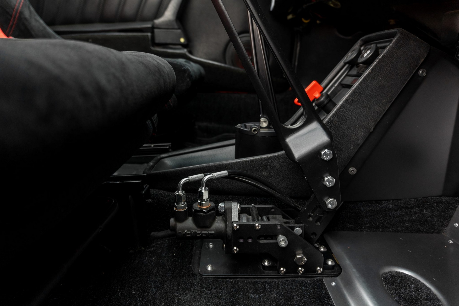 Live Out Your Safari Dreams With This Rally-Spec 1985 Porsche 911