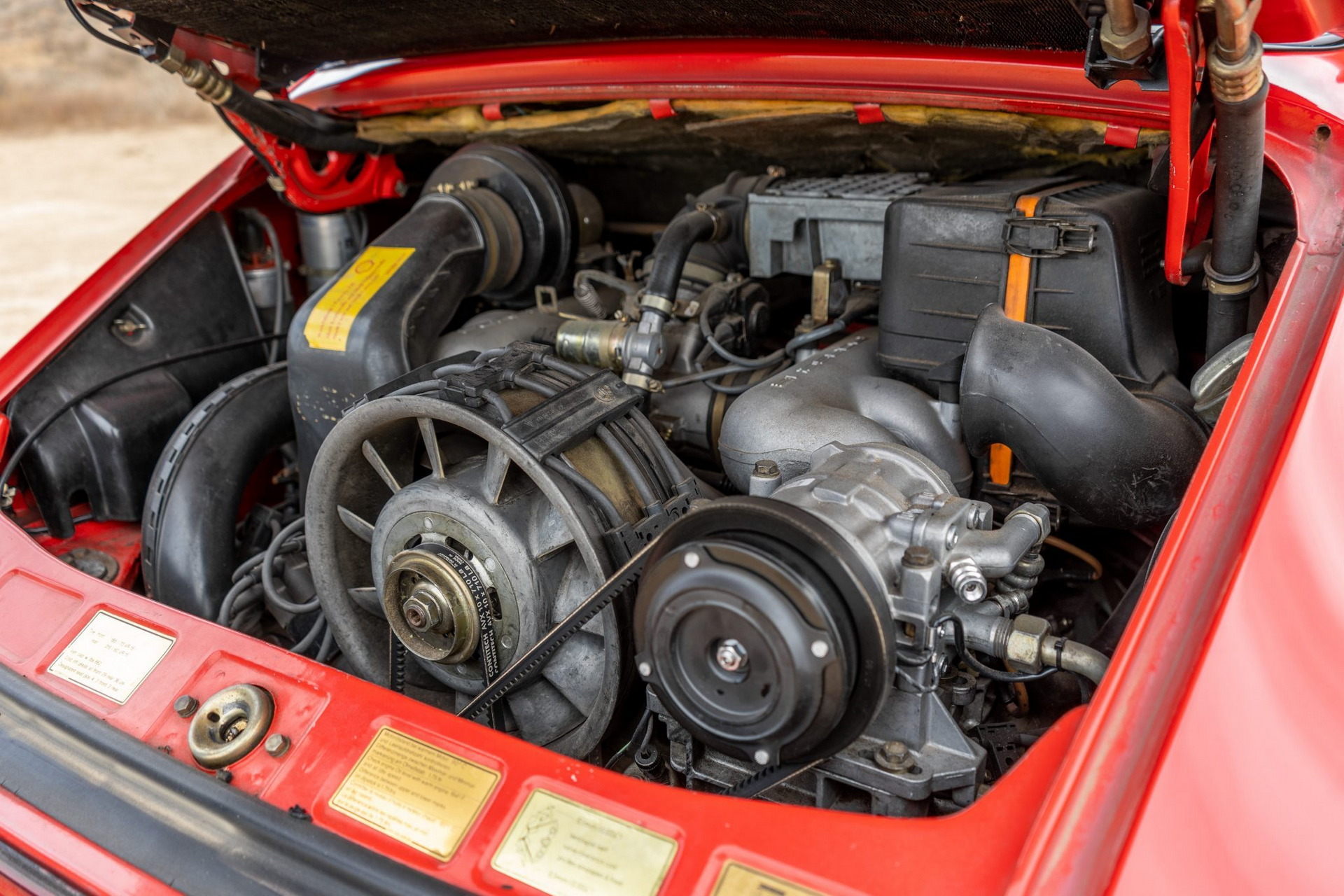 Live Out Your Safari Dreams With This Rally-Spec 1985 Porsche 911