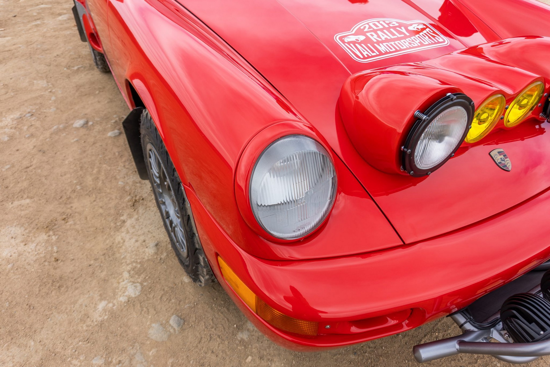 Live Out Your Safari Dreams With This Rally-Spec 1985 Porsche 911