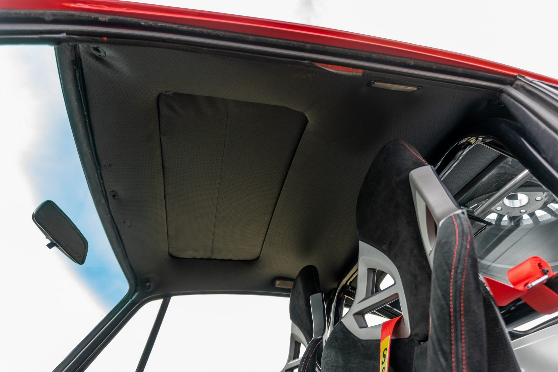 Live Out Your Safari Dreams With This Rally-Spec 1985 Porsche 911