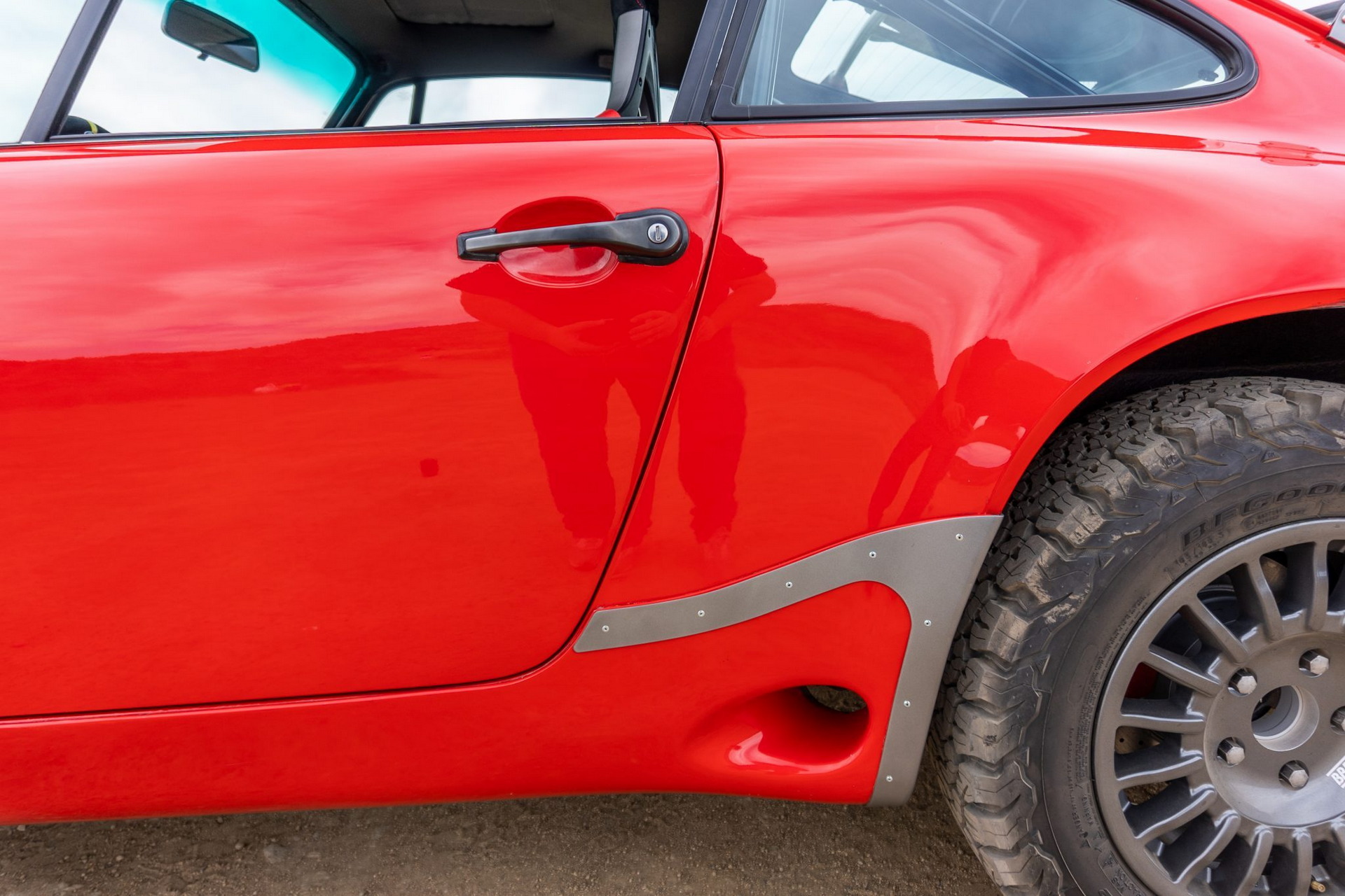 Live Out Your Safari Dreams With This Rally-Spec 1985 Porsche 911