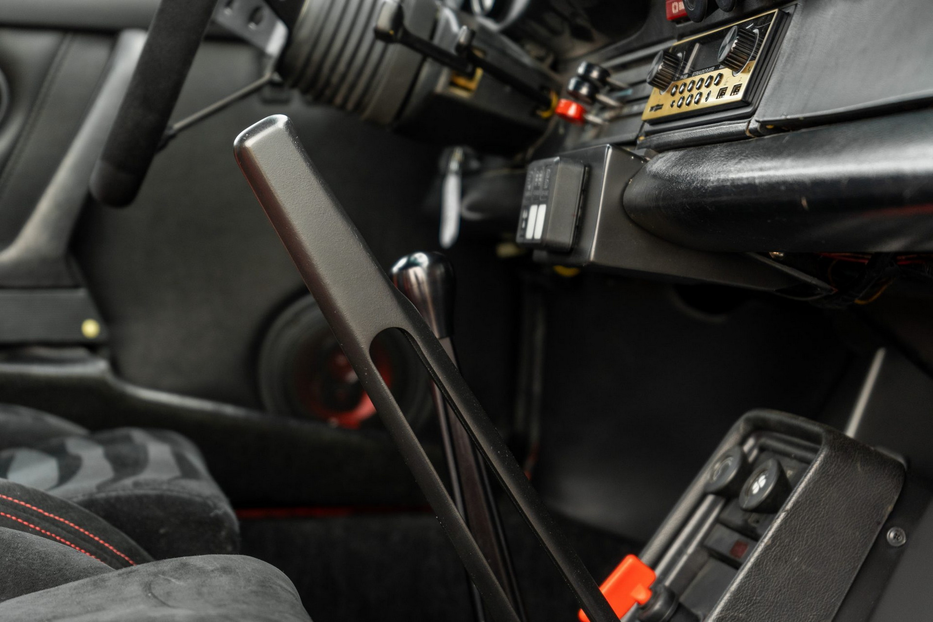 Live Out Your Safari Dreams With This Rally-Spec 1985 Porsche 911