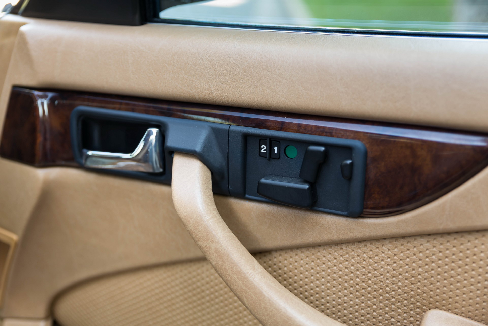 Coachbuilt W126 Mercedes-Benz S-Class Convertible And Wagon Are An Odd Couple