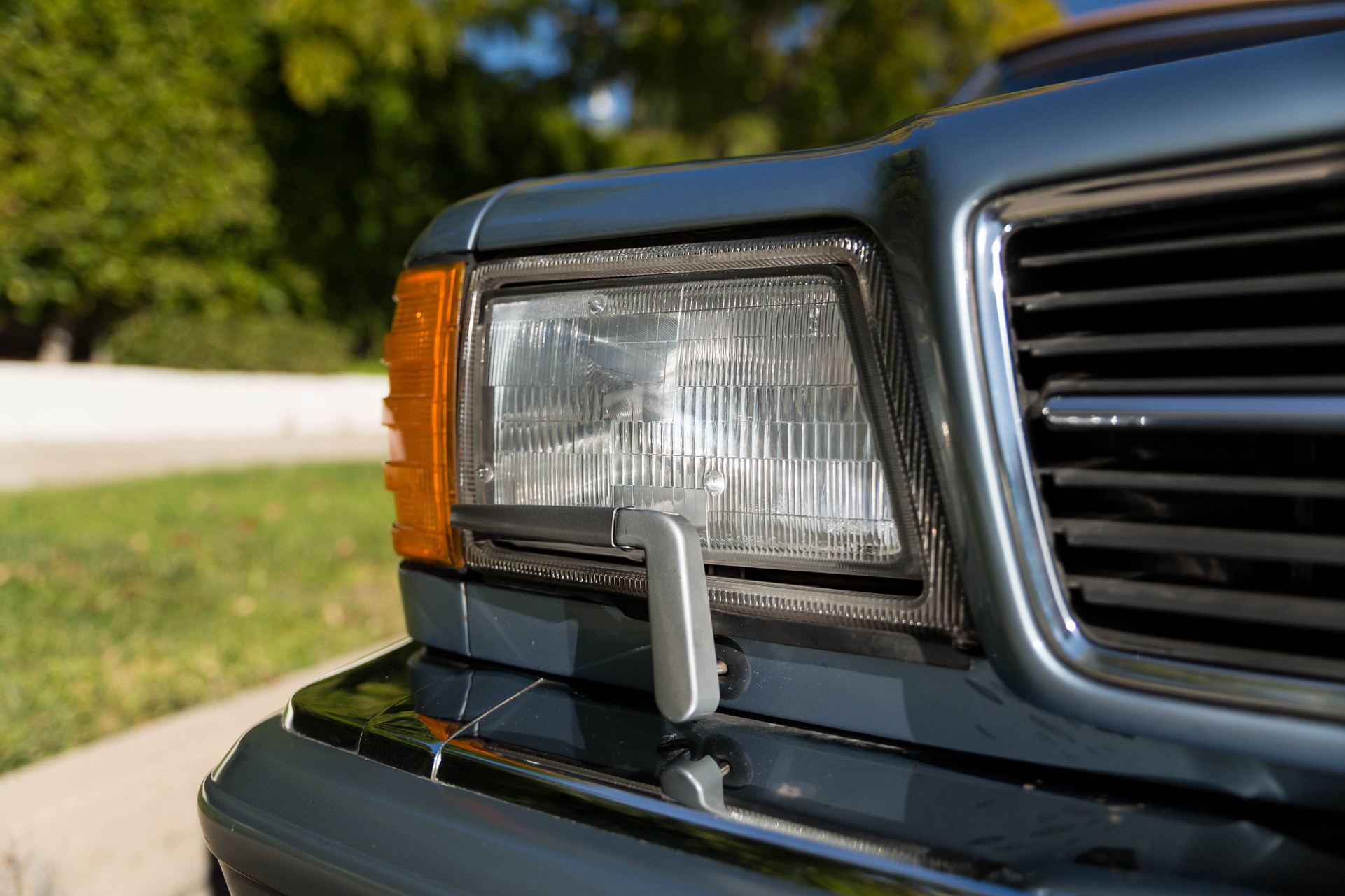 Coachbuilt W126 Mercedes-Benz S-Class Convertible And Wagon Are An Odd Couple