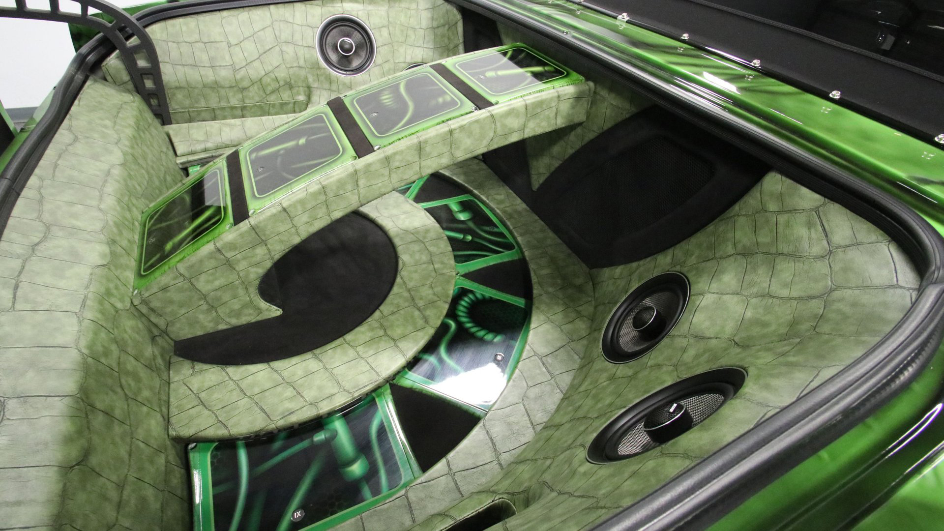 This Customized 1989 Chevrolet Caprice Is a Hulk-Themed Hi-Riser