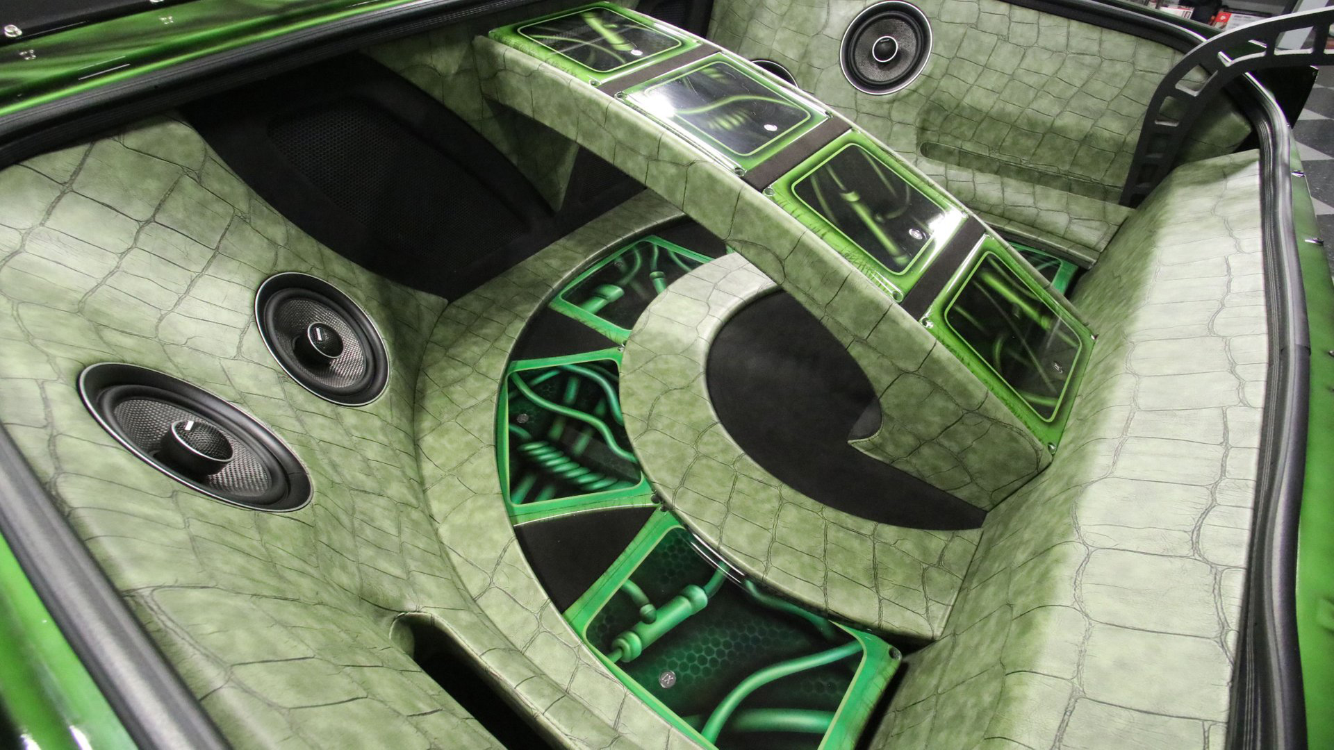 This Customized 1989 Chevrolet Caprice Is a Hulk-Themed Hi-Riser