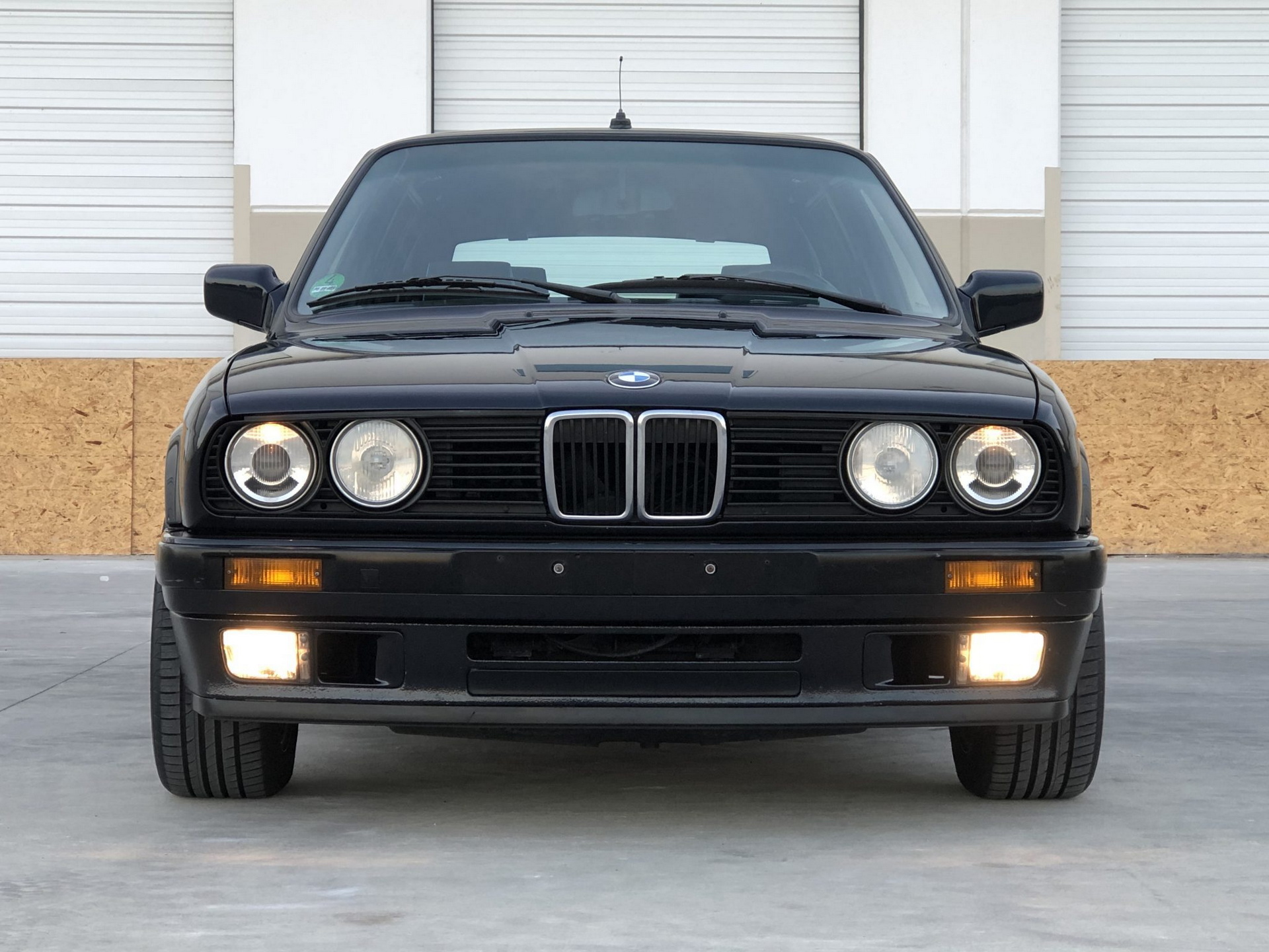 This 5-Speed 1993 BMW 318i Touring Might Be Right Up Your Alley