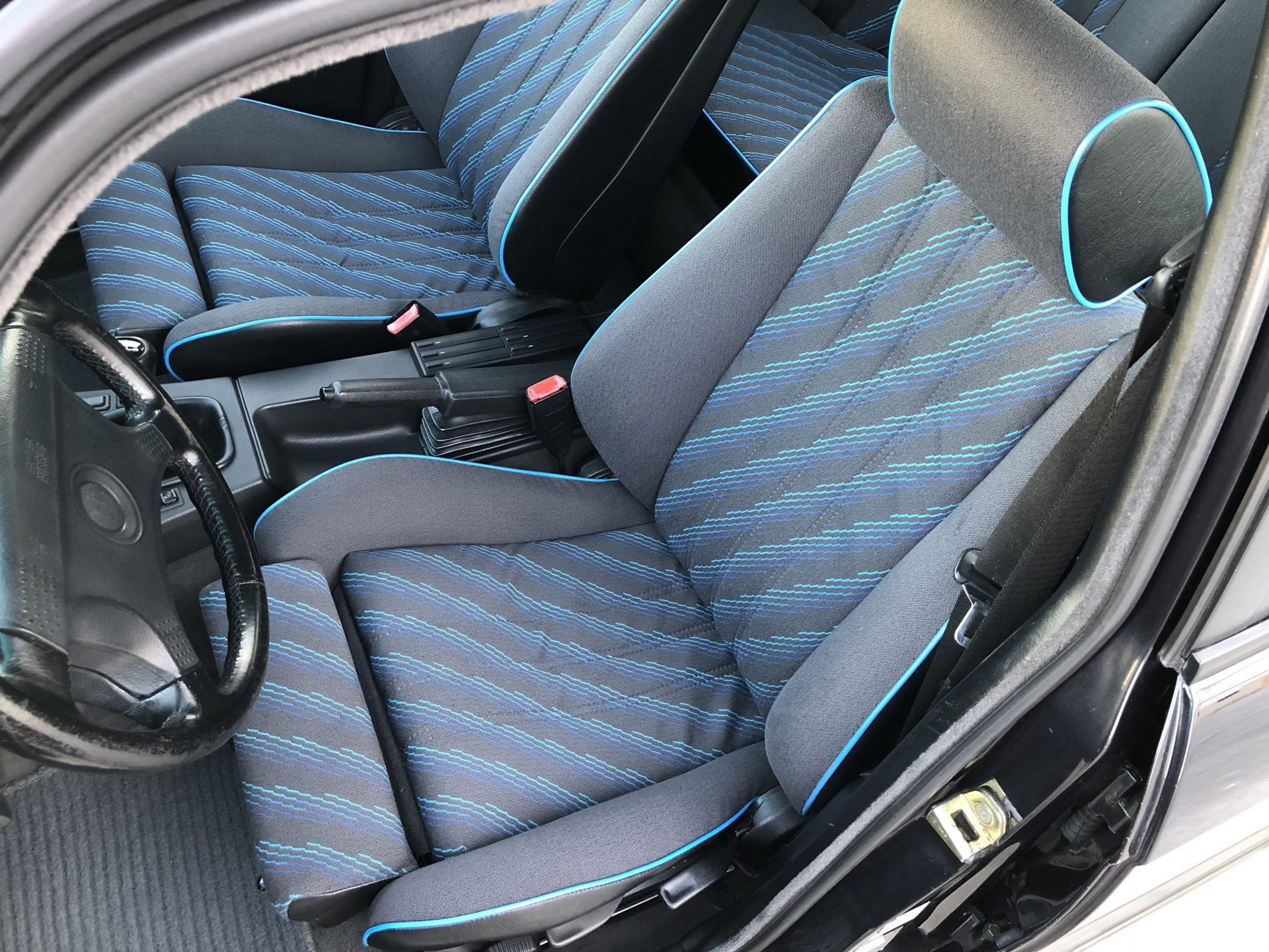 This 5-Speed 1993 BMW 318i Touring Might Be Right Up Your Alley