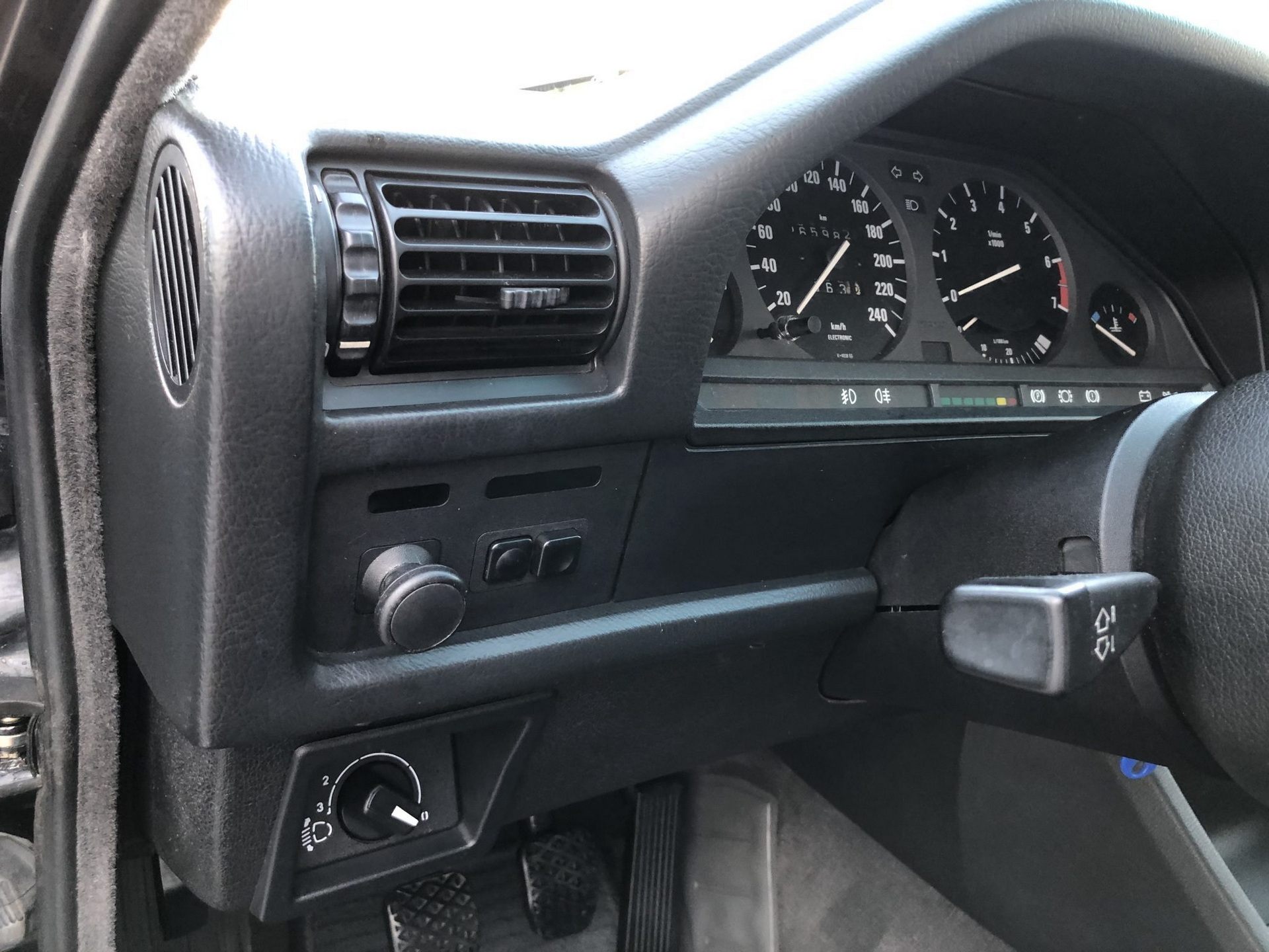 This 5-Speed 1993 BMW 318i Touring Might Be Right Up Your Alley