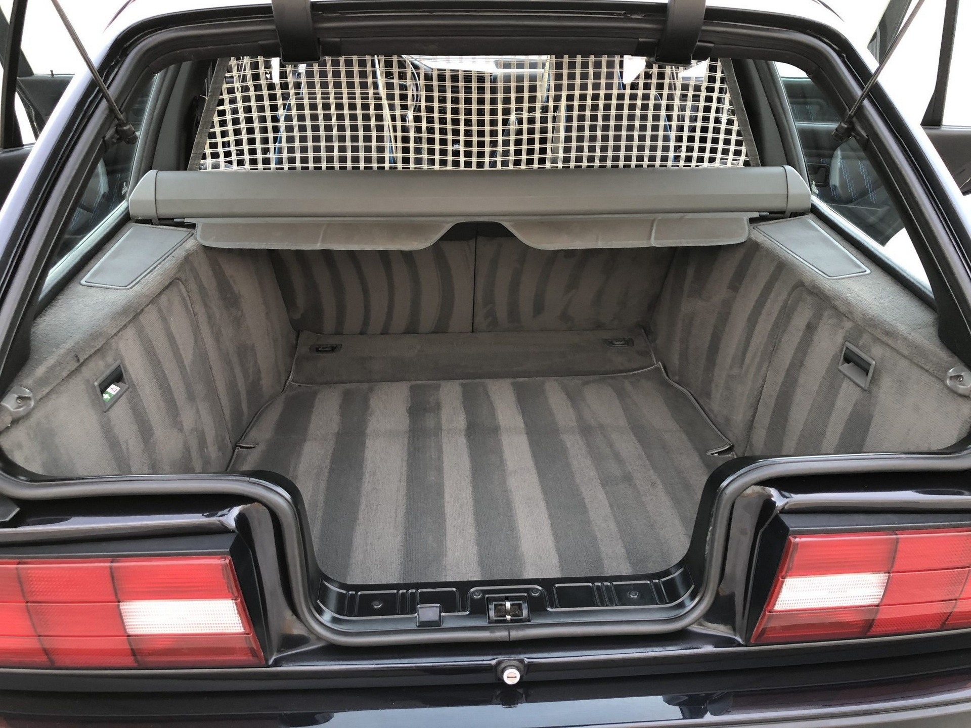 This 5-Speed 1993 BMW 318i Touring Might Be Right Up Your Alley