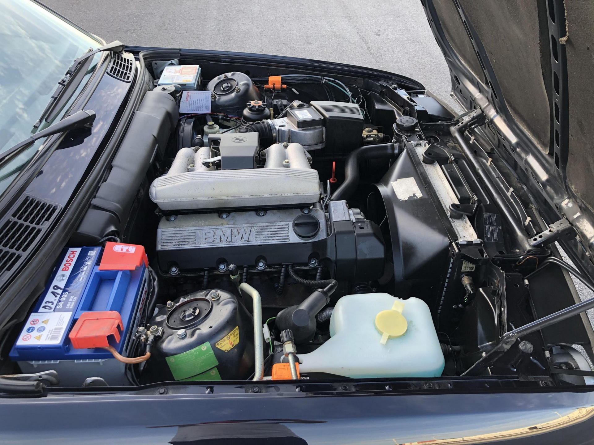 This 5-Speed 1993 BMW 318i Touring Might Be Right Up Your Alley