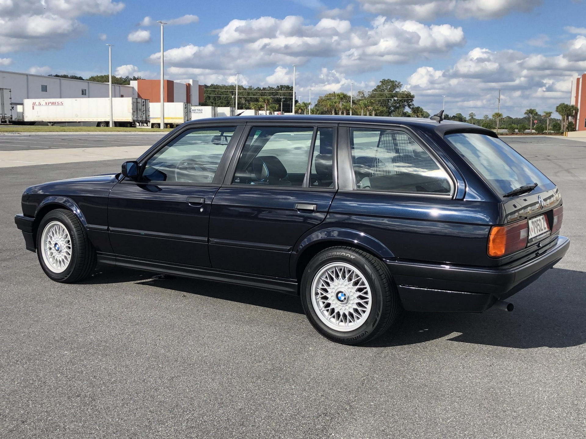 This 5-Speed 1993 BMW 318i Touring Might Be Right Up Your Alley