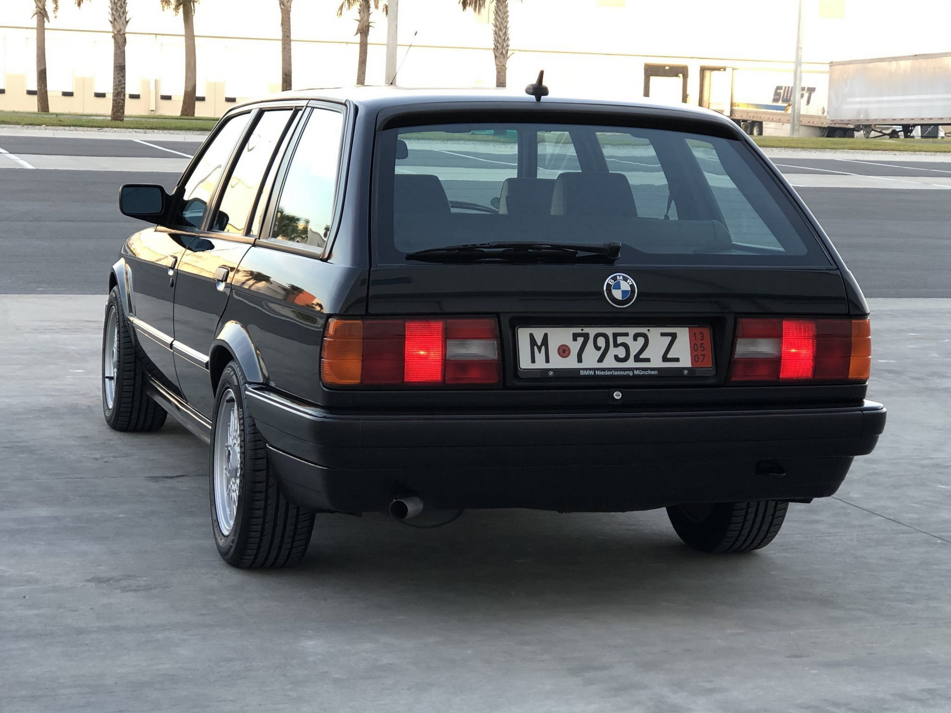 This 5-Speed 1993 BMW 318i Touring Might Be Right Up Your Alley