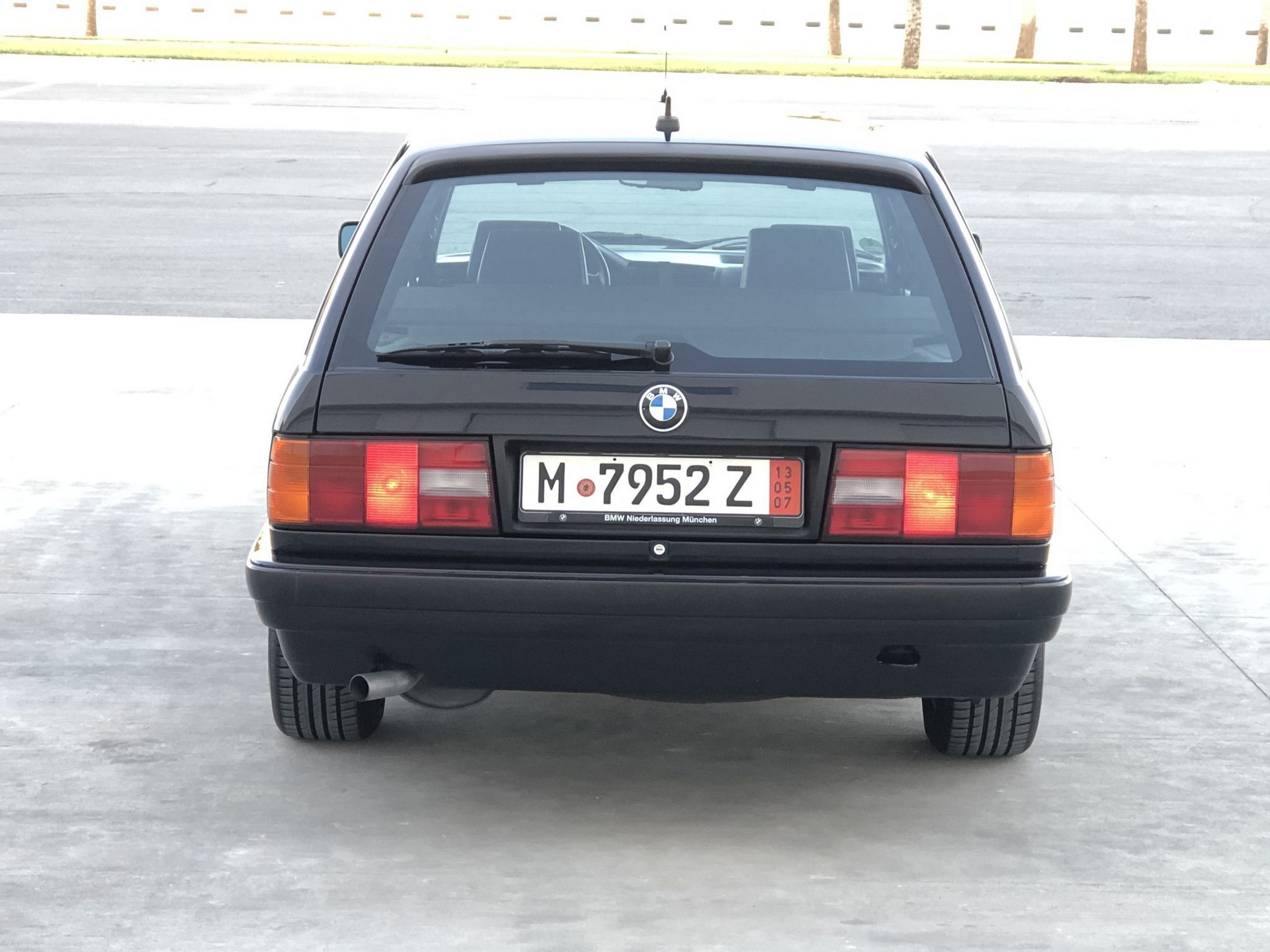 This 5-Speed 1993 BMW 318i Touring Might Be Right Up Your Alley