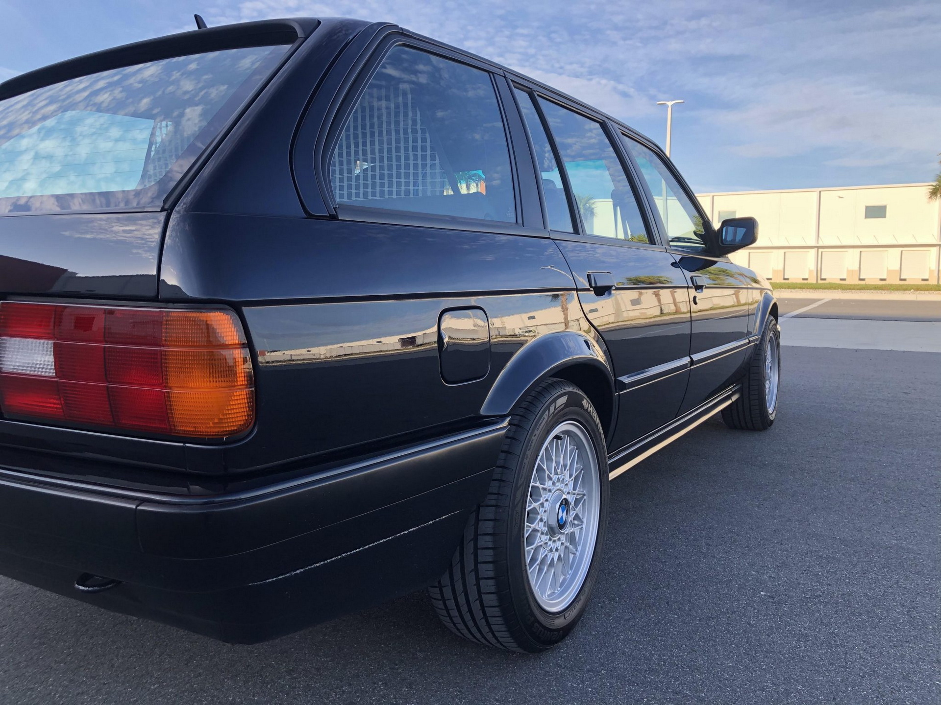This 5-Speed 1993 BMW 318i Touring Might Be Right Up Your Alley
