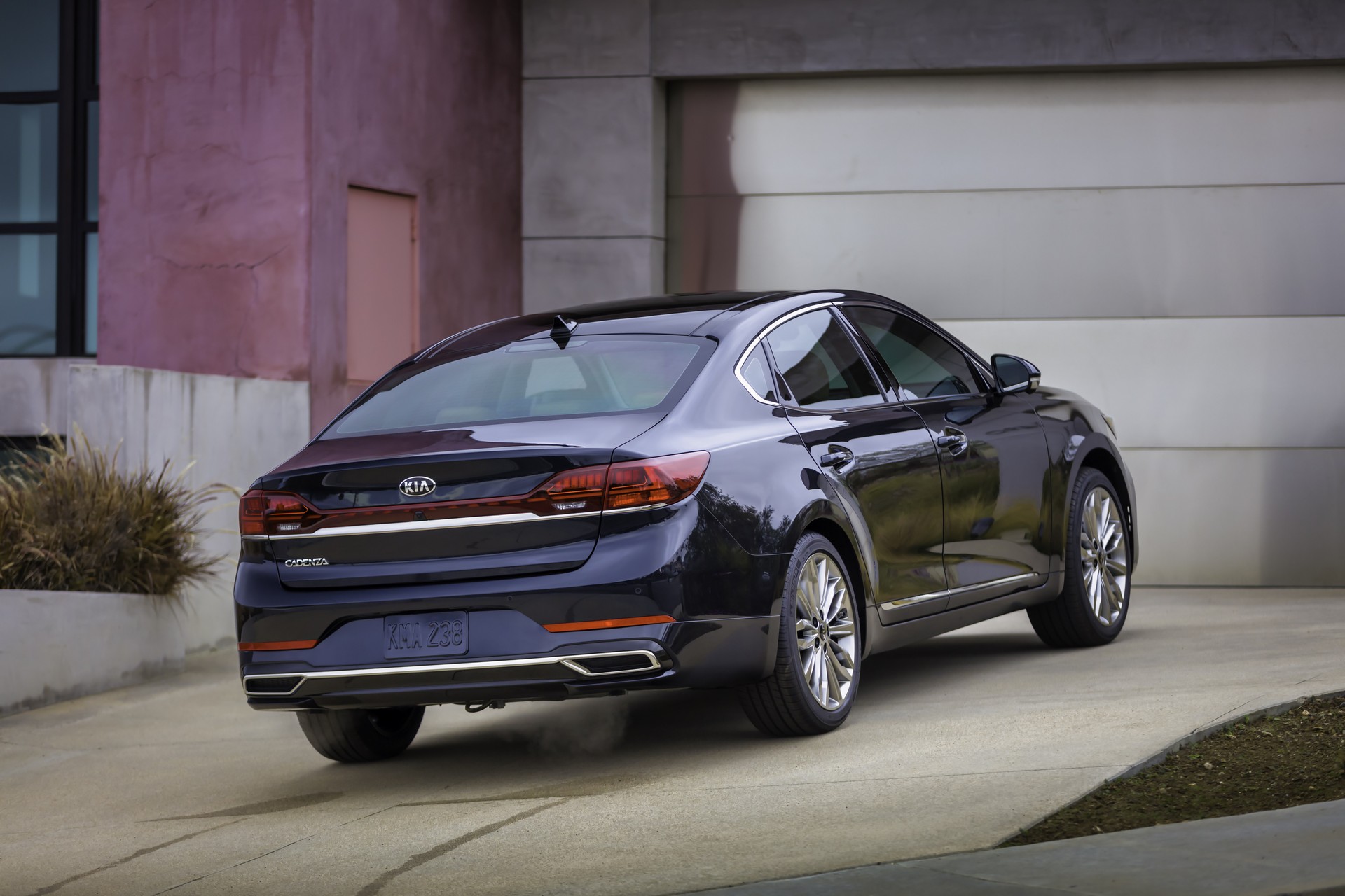 Kia Is Dropping The Cadenza And K900 In The United States