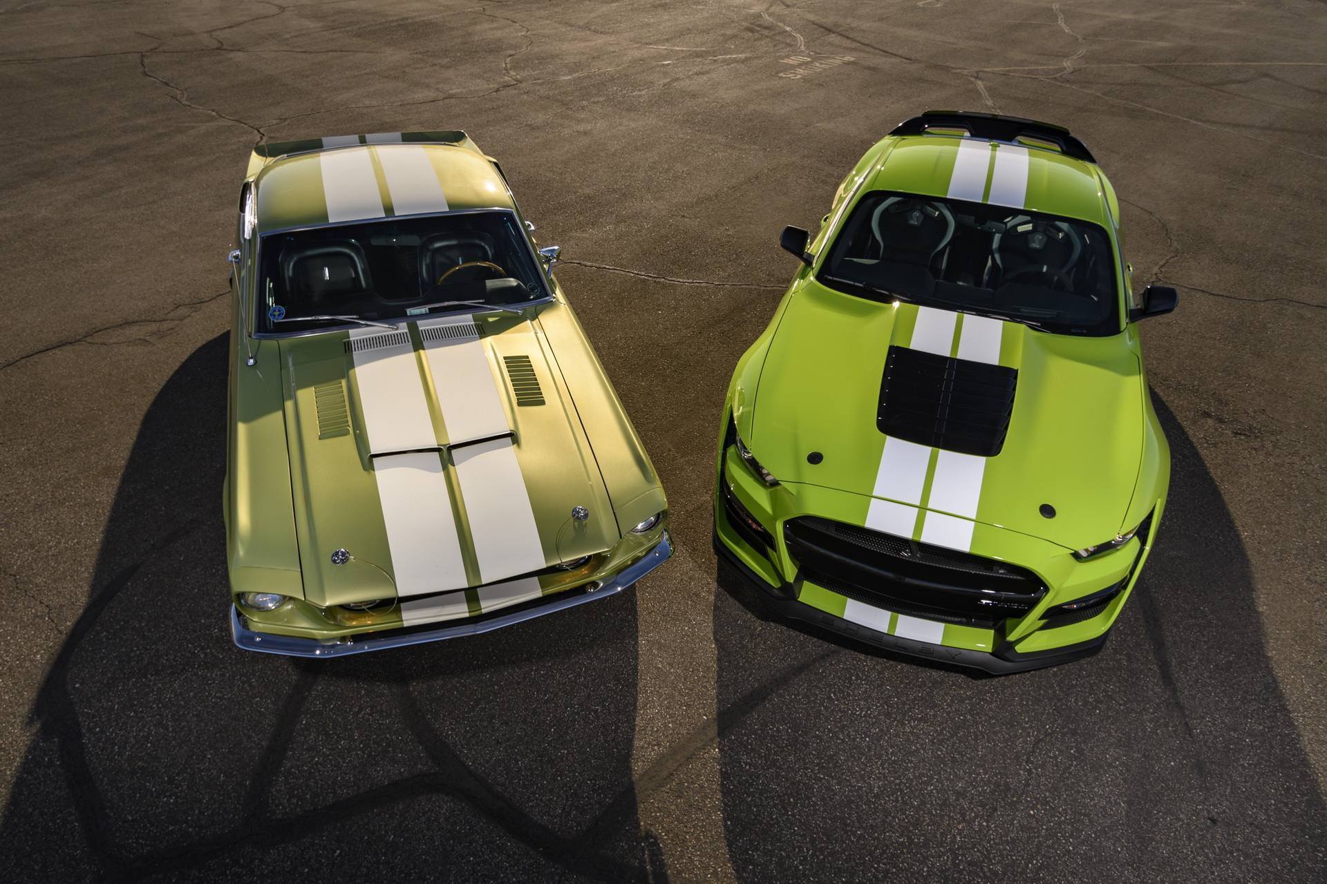 Ford Scrapped Mustang Shelby GT500 Aircraft Carrier 0-100-0 MPH Test Ad