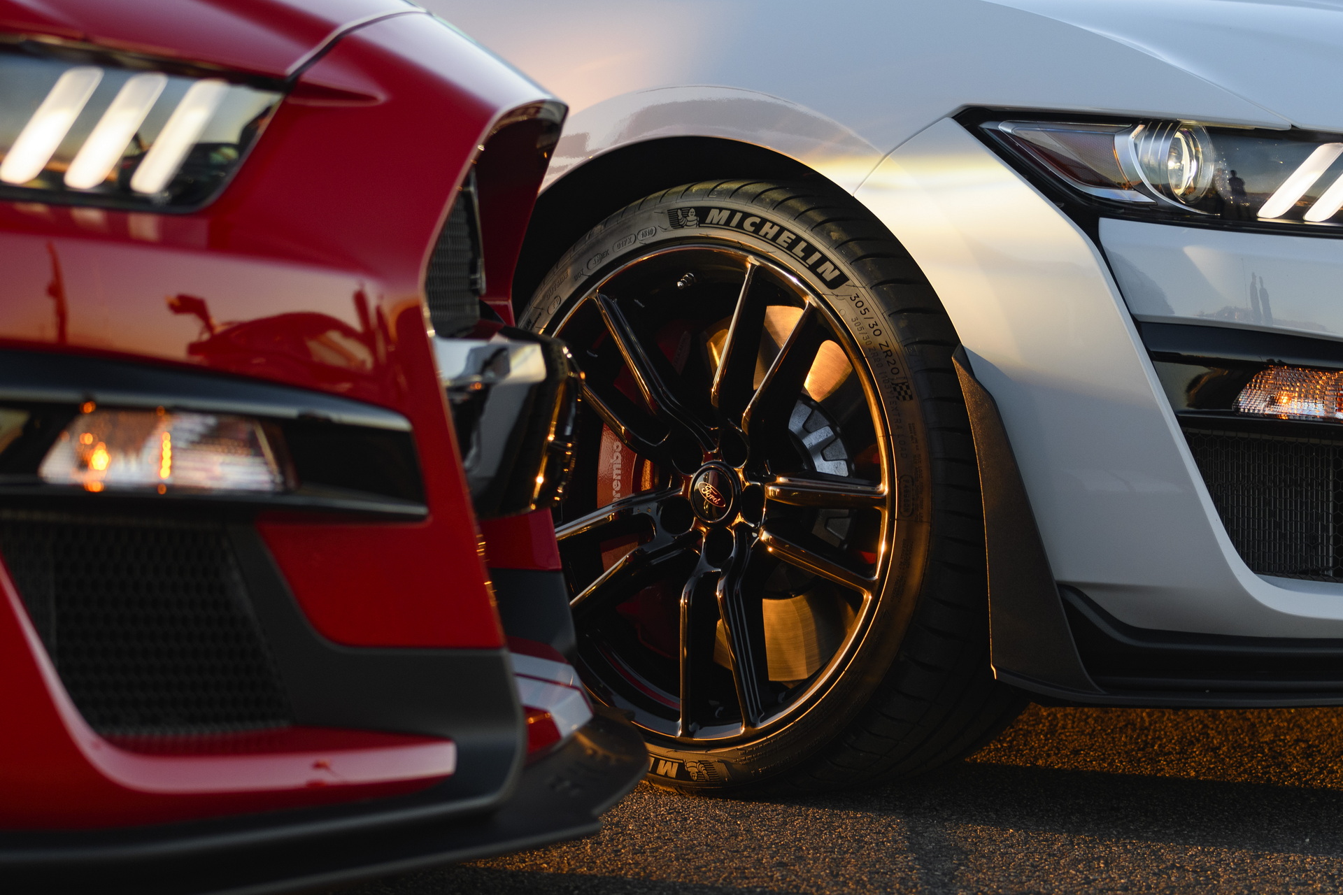 Ford Scrapped Mustang Shelby GT500 Aircraft Carrier 0-100-0 MPH Test Ad