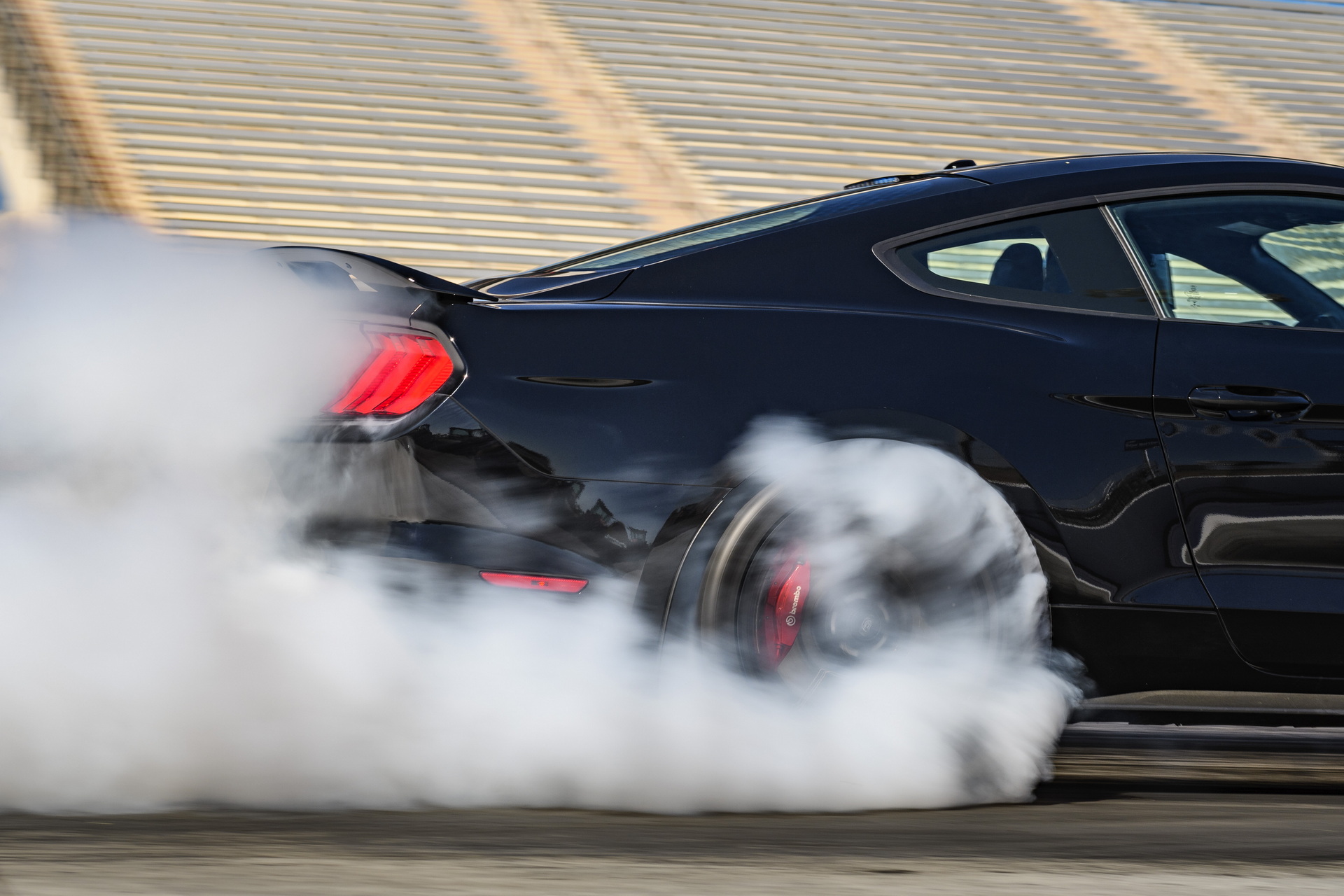 Ford Scrapped Mustang Shelby GT500 Aircraft Carrier 0-100-0 MPH Test Ad