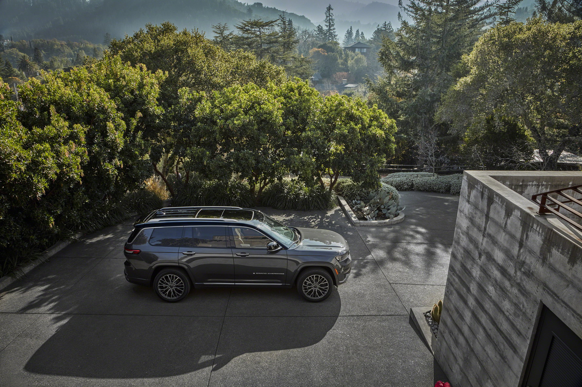 2021 Jeep Grand Cherokee L Debuts With 3-Rows Of Seats, Striking Looks And Added Luxury