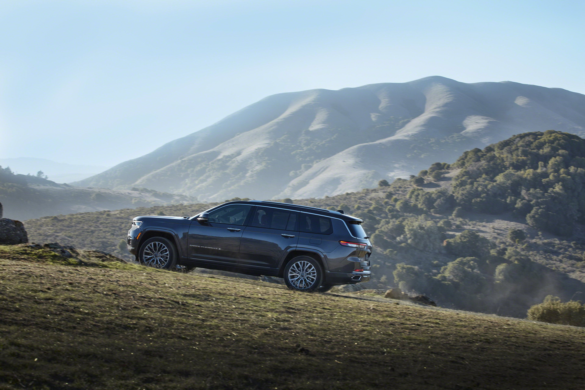 2021 Jeep Grand Cherokee L Debuts With 3-Rows Of Seats, Striking Looks And Added Luxury