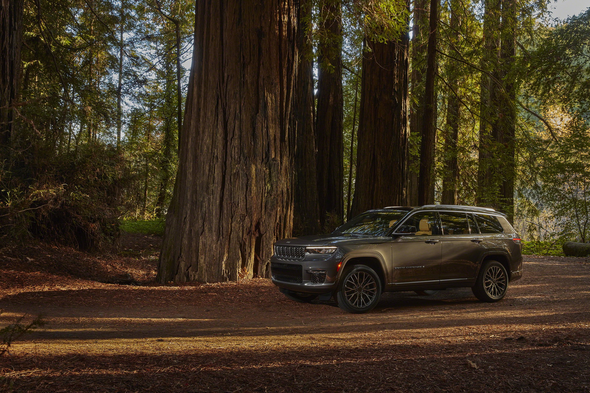 2021 Jeep Grand Cherokee L Debuts With 3-Rows Of Seats, Striking Looks And Added Luxury