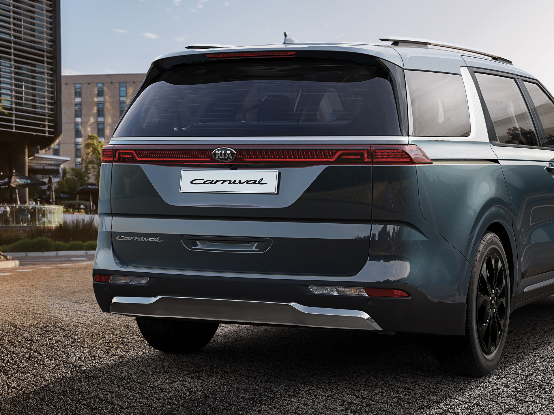 2021 Kia Carnival MPV Heads Down Under With Two Engines, Four Trim Levels