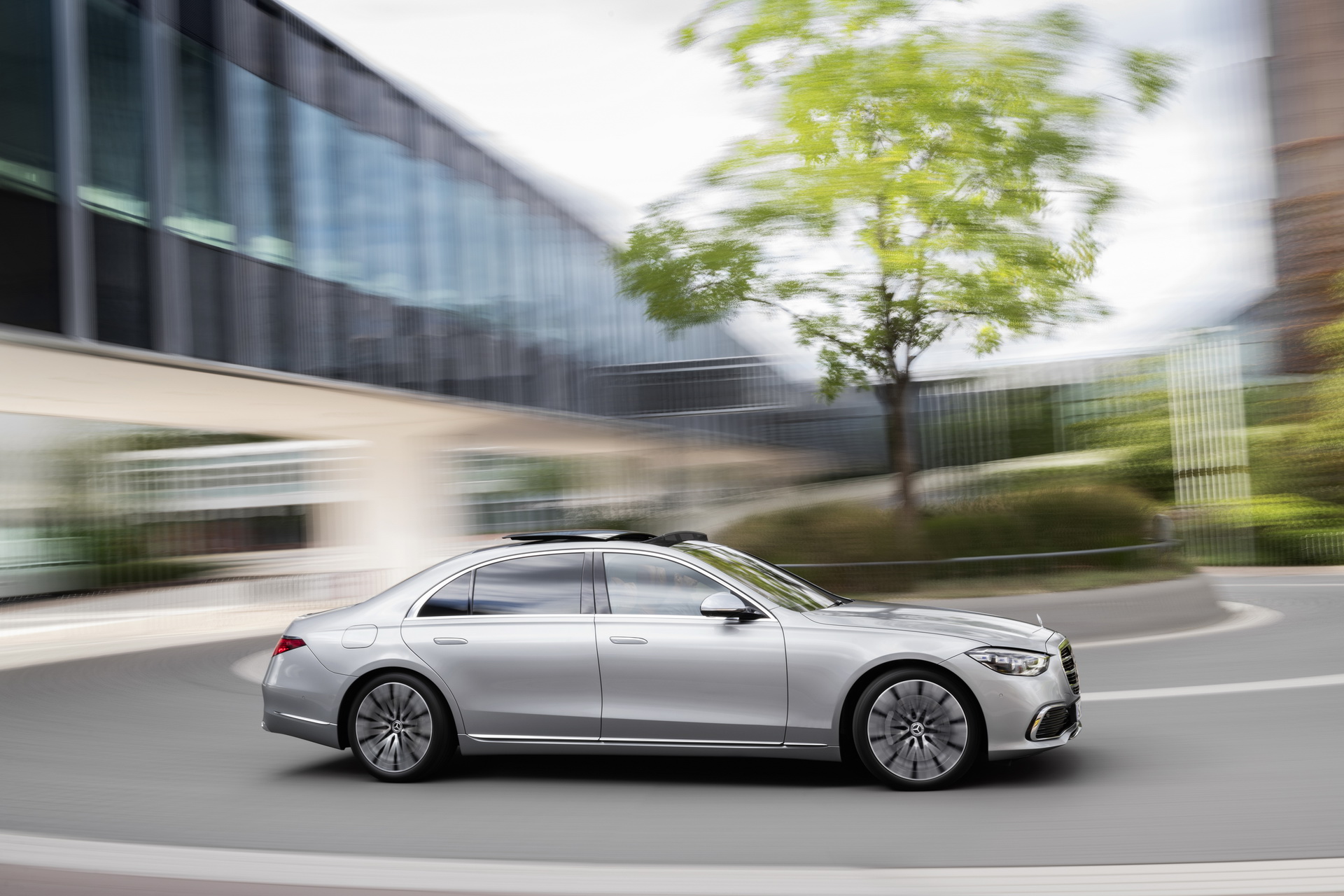 Mercedes-Benz Apologizes To Customers For Having To Recall The New-Gen S-Class