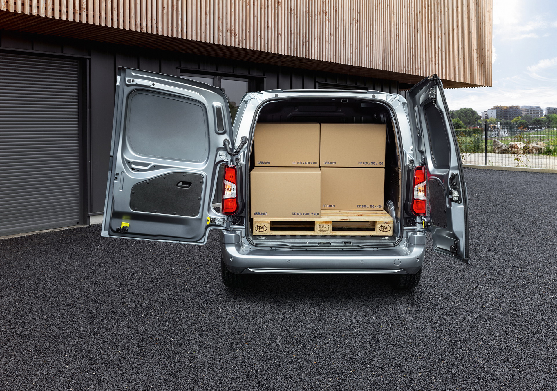 2021 Peugeot e-Partner Enters Electric LCV Market With 171-Mile Range